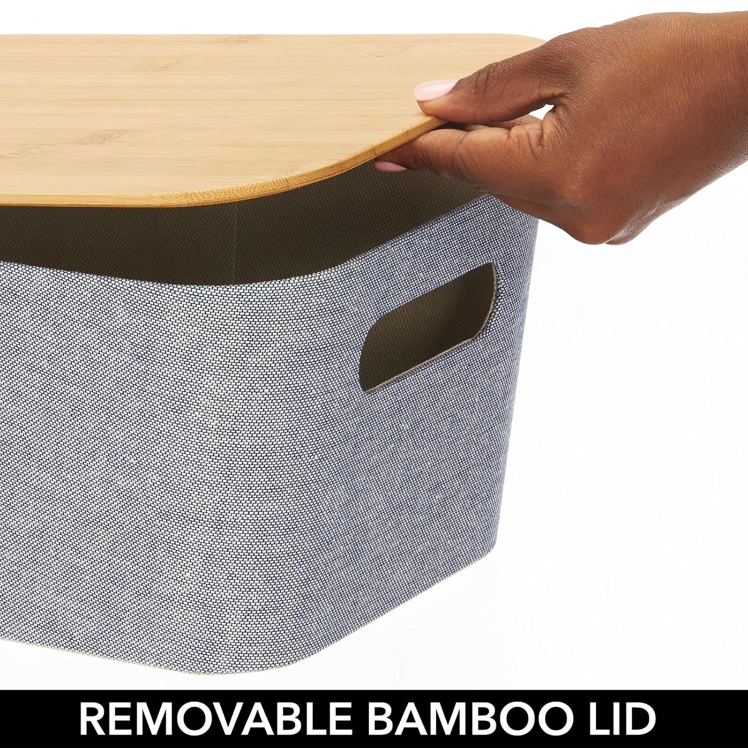 mDesign Cesta moderna cubierta de tela con tapa, caja de almacenamiento decorativa apilable con cubierta de bambú para armario, sala de estar,