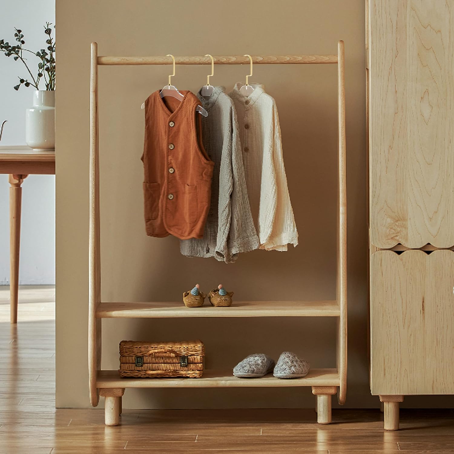 Quality Hangers Perchas acrílicas de tamaño infantil  Perchas transparentes para ropa de niños  Perfecto para 7  10 años  Disponible con gancho