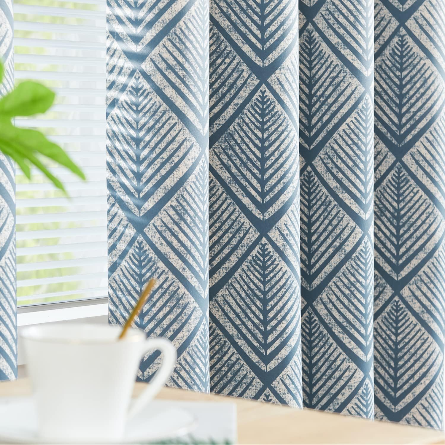 COLLACT Cortinas 80% de opacidad para dormitorio, cortinas con patrón geométrico azul, 63 pulgadas de largo, para oscurecer la sala de estar, con