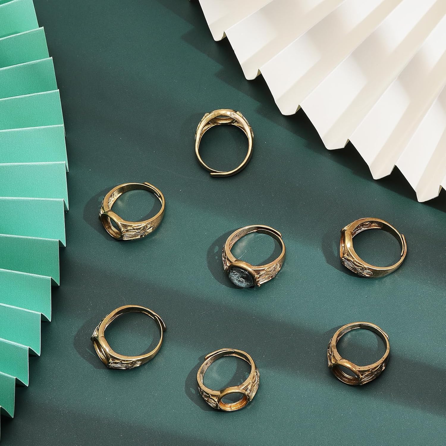 CHGCRAFT 10 piezas de anillos en blanco ajustables de latón anillos de dedo redondos planos anillos almohadillas anillos bandejas joyería hallazgos