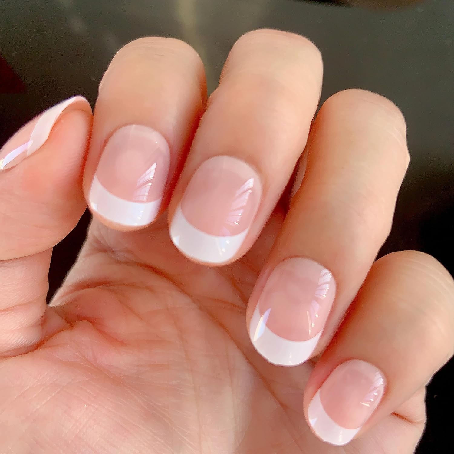 LINSSQ Uñas postizas redondas brillantes, uñas postizas cortas de color blanco francés, color blanco, uñas postizas de gel UV de cobertura completa,