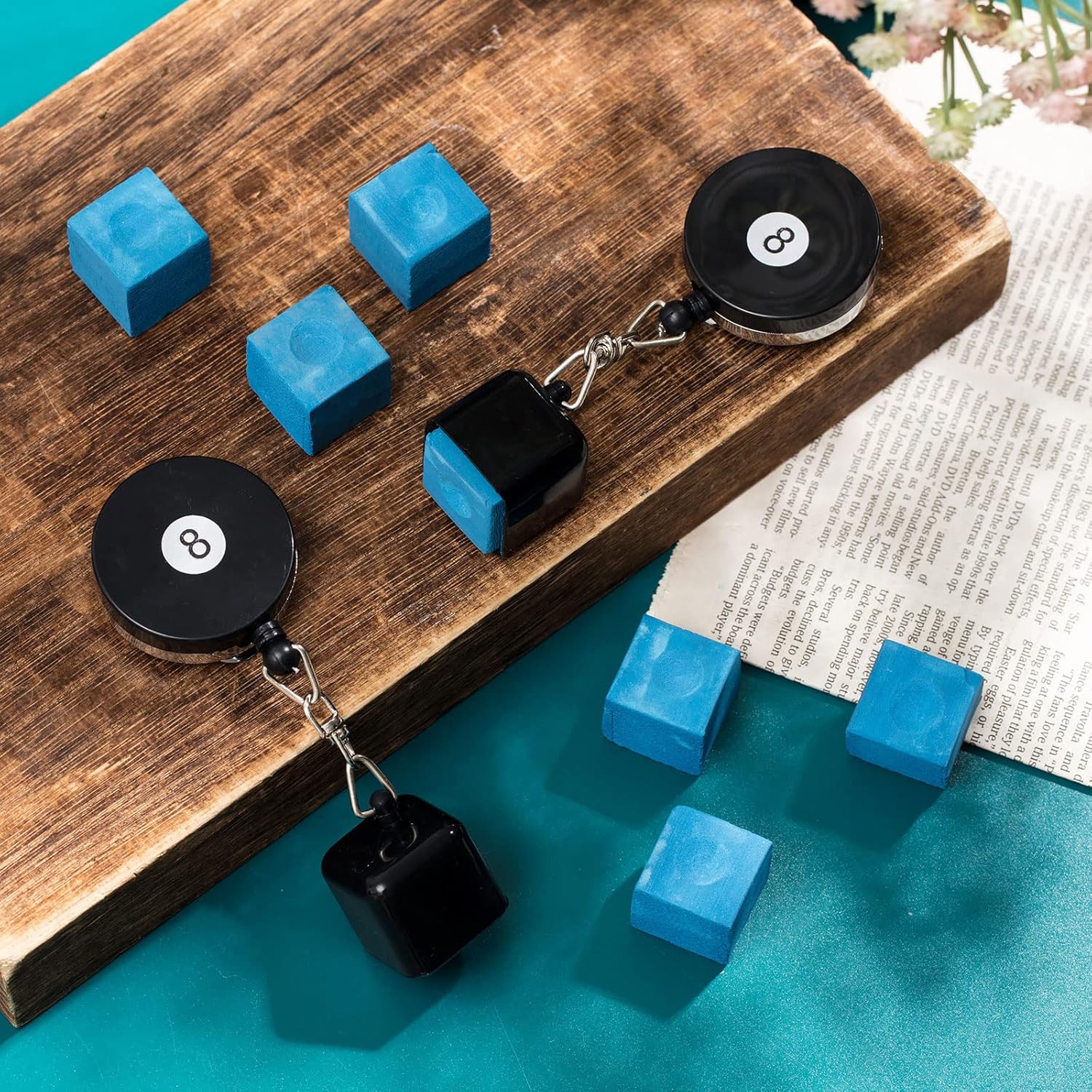 Wettarn Juego de 2 cubos de tiza para billar y 8 cubos de tiza de billar, clip retráctil para cinturón de dibujo, soporte para tiza de piscina, taco