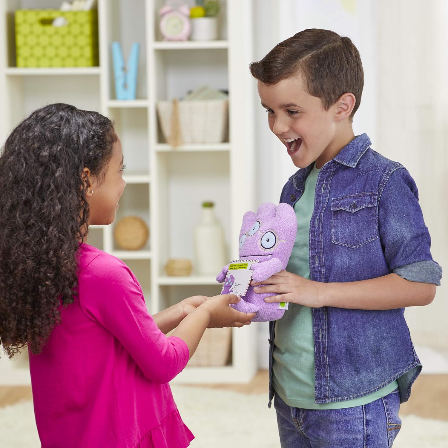 Hasbro Toys Sincerely Uglydolls Hugs & Headstands Wedgehead – Peluche de peluche, inspirado en la película Uglydolls de 7.5 pulgadas de alto