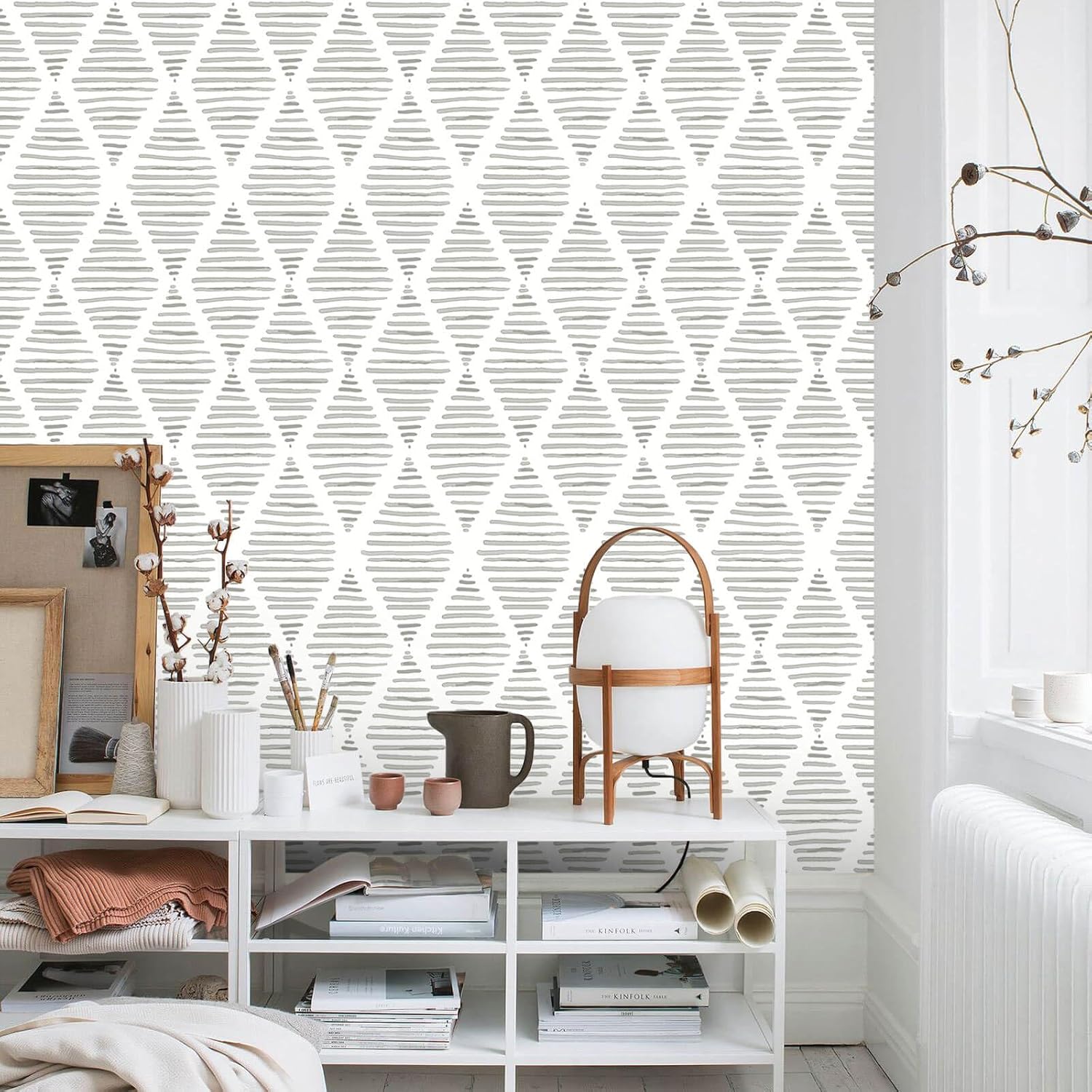 Papel tapiz blanco y gris plateado de 17.7 x 300 pulgadas, papel de contacto moderno a rayas, papel de pared de rombos, papel de vinilo para