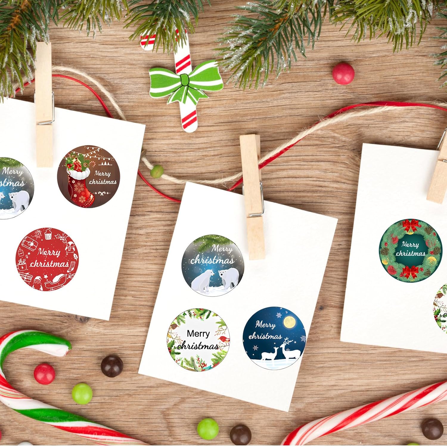 Outus 1000 calcomanías navideñas para sobres de 1.38 pulgadas, 9 diseños redondos de Feliz Navidad, sello de sobres de Navidad, calcomanías