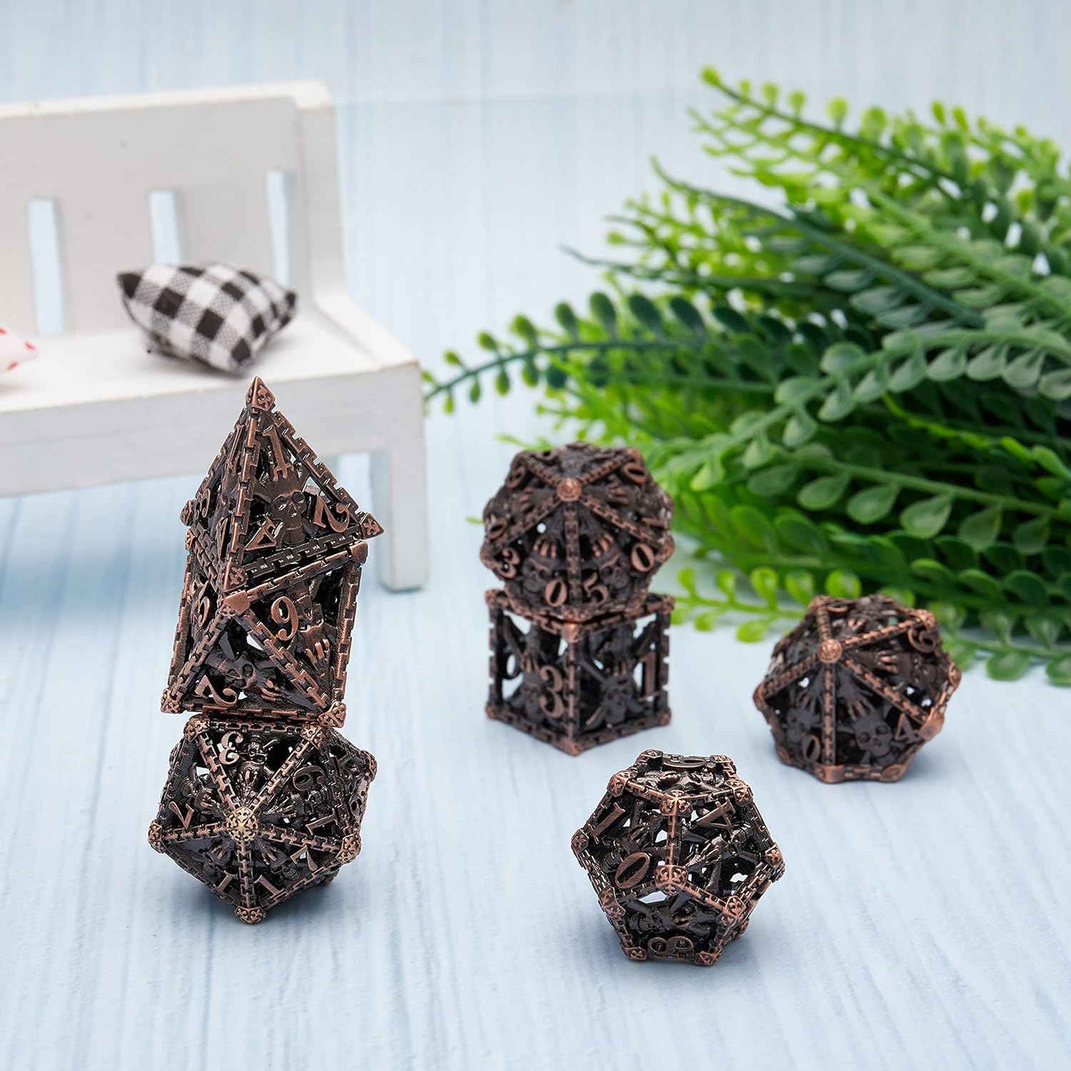 Tbrand Juego de dados de metal, dados de metal de calavera poliédricos huecos adecuados para juegos de rol de Calabozos y Dragones, cobre rojo