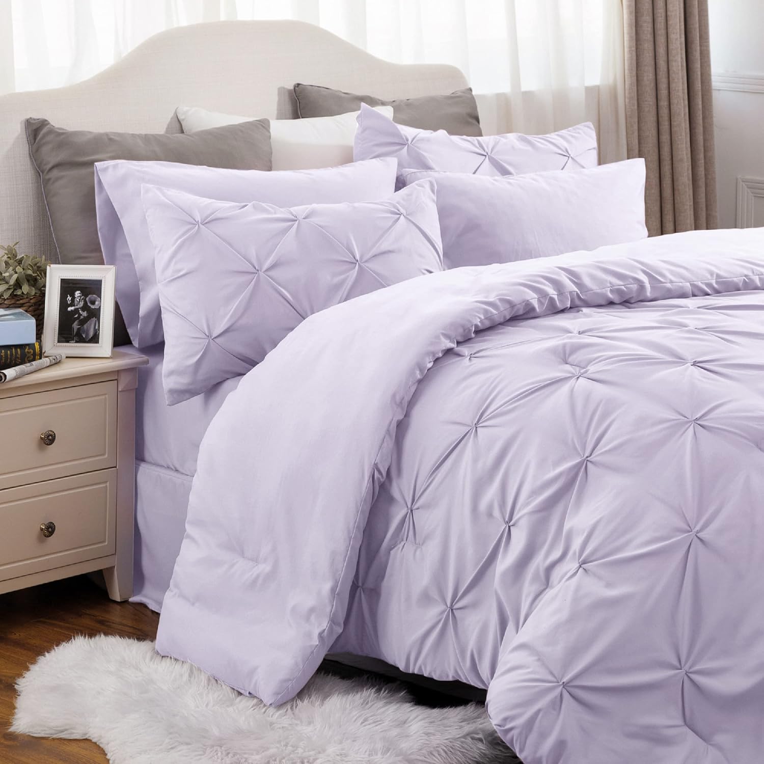 Bedsure Juego de edredón de color morado claro tamaño King, juego de ropa de cama King de 7 piezas, ropa de cama con pintuck en una bolsa, juego de