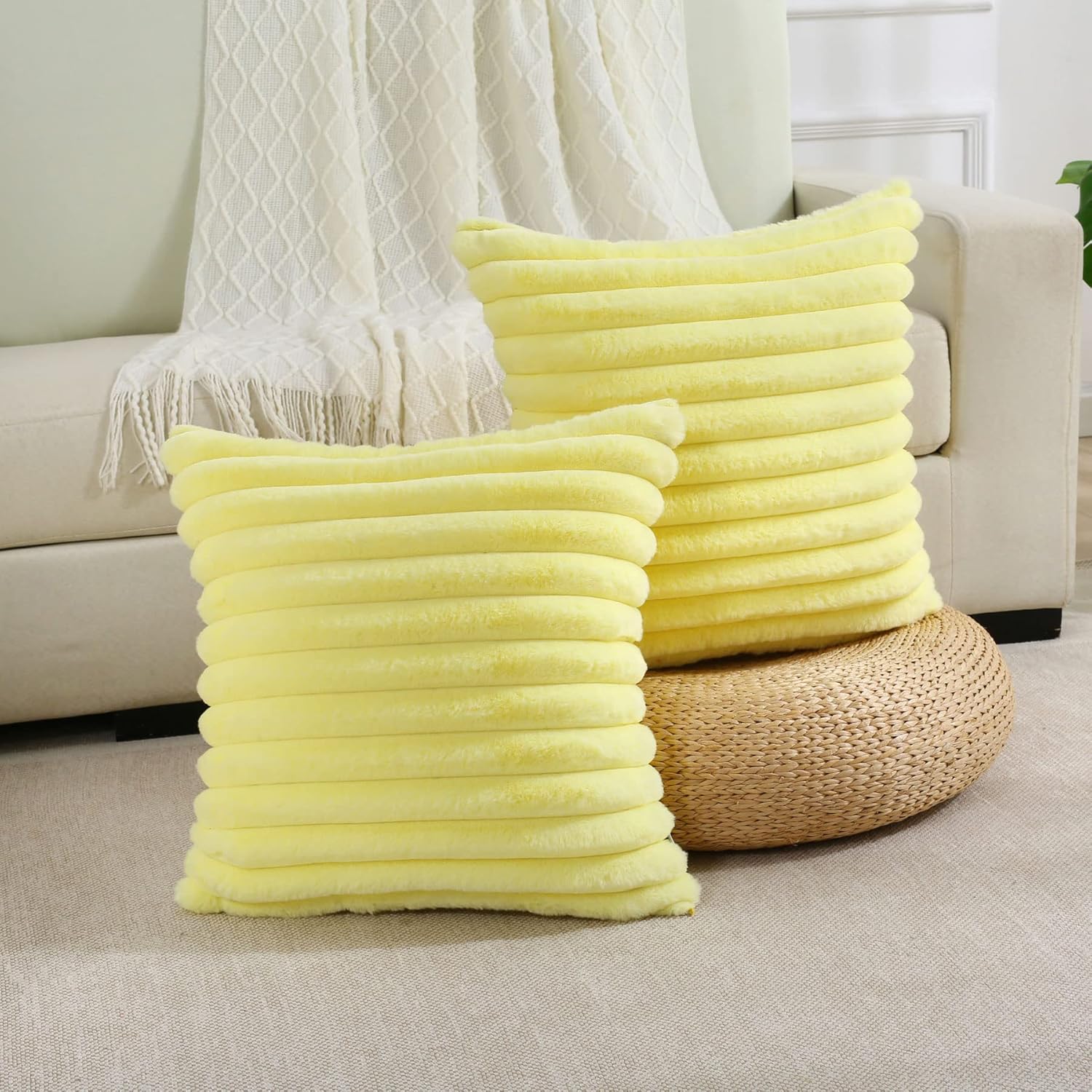 FUTEI – Juego de 2 fundas de almohada decorativas con rayas de color amarillo, 16 x 16 pulgadas, cuadradas y primaverales, piel sintética de conejo