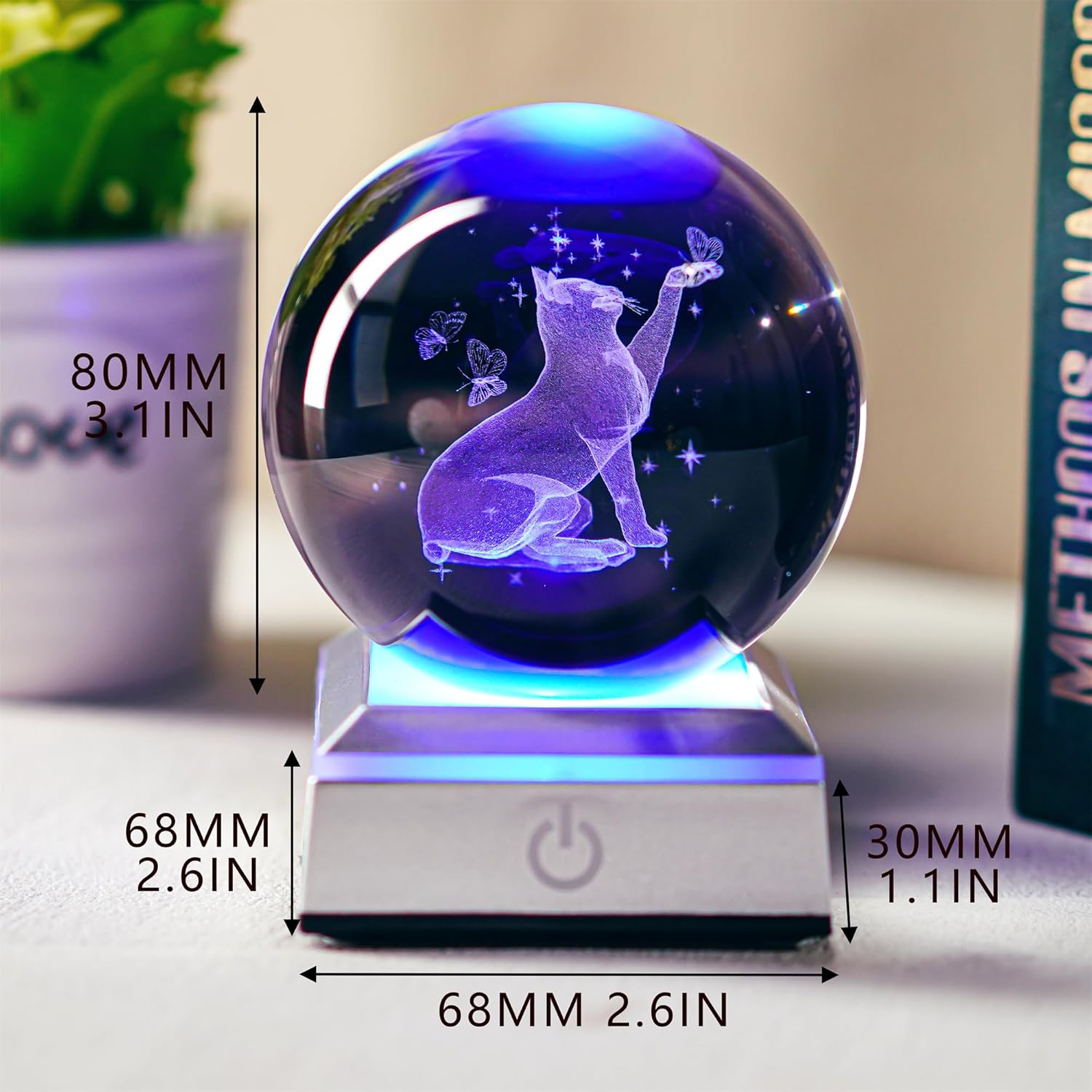 ZEERSHEE Gato grabado con láser de vidrio 3D de 3.150 in con bola de cristal de mariposa con base LED, luz nocturna de gato, pisapapeles para