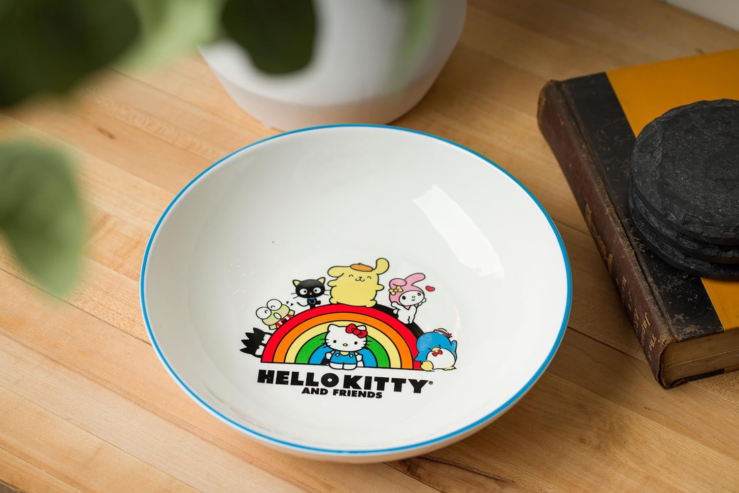 Silver Buffalo Sanrio Hello Kitty and Friends With Badtz-Maru, Pompompurin, Keroppi, My Melody, Tuxedo Sam y Chococat – Cuenco de cerámica para