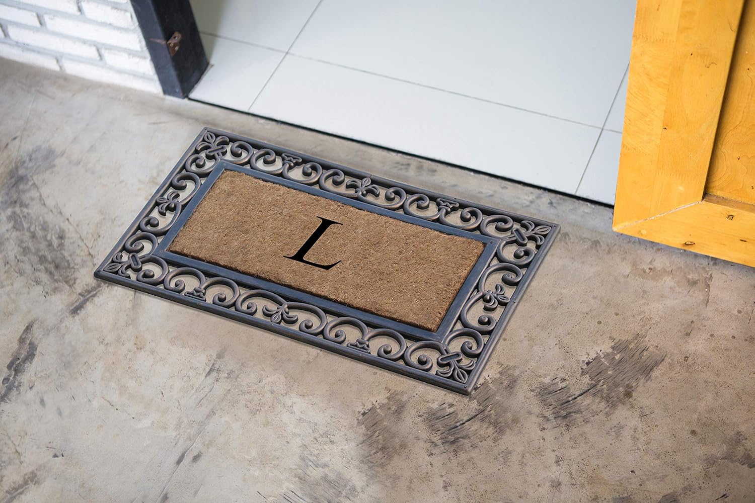 A1HC – Tapete de goma natural y fibra de coco de 18 x 30 pulgadas, monograma para puerta delantera, tratamiento antidesprendimiento, duradero para