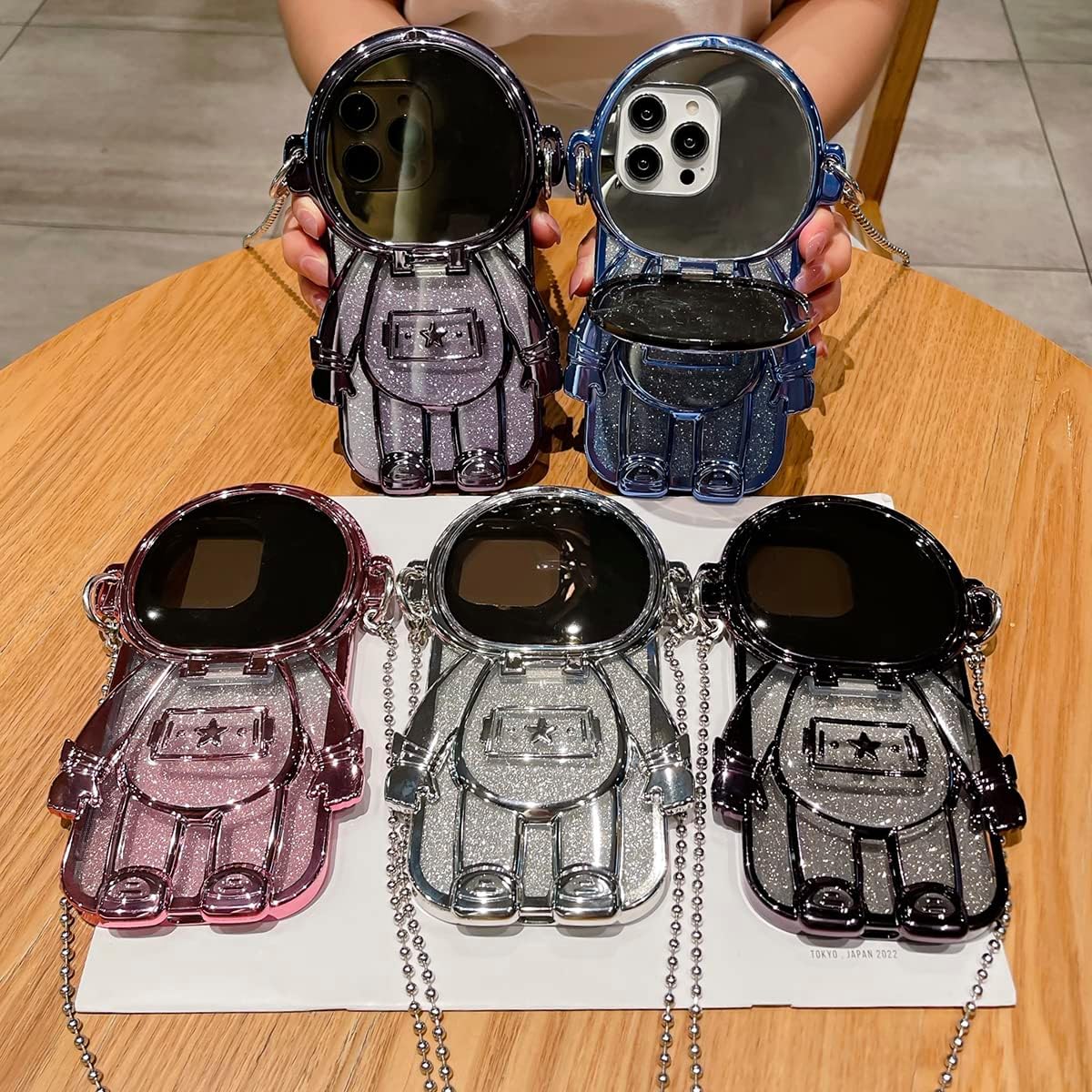 QoKcoahn Funda de teléfono con soporte oculto de astronauta para iPhone 15 Pro Max, bonita protección de lente de astronauta 3D con función atril,