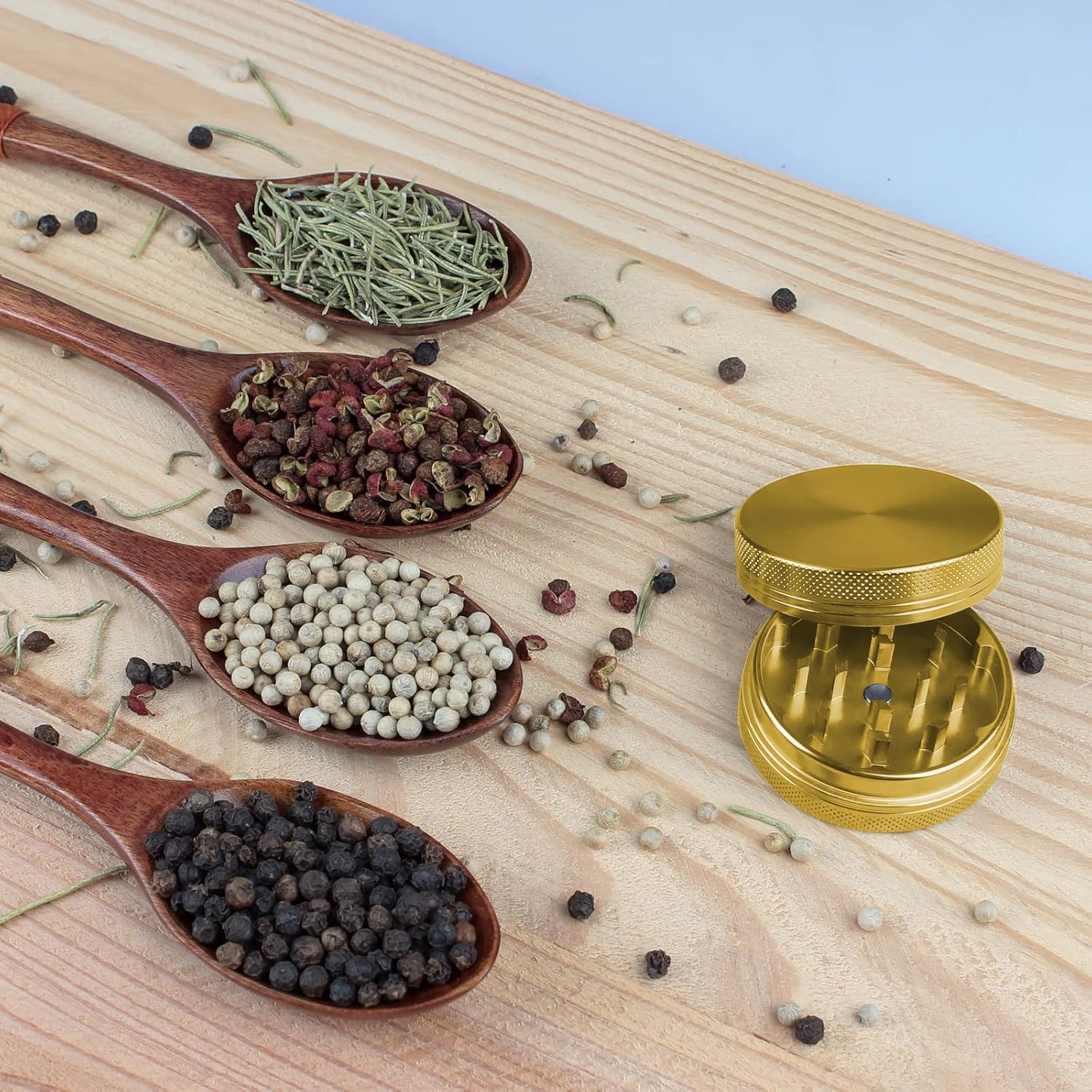 Spice Grinder Crasher – Molinillo de especias de tamaño portátil de 2 pulgadas con tapa magnética, color dorado