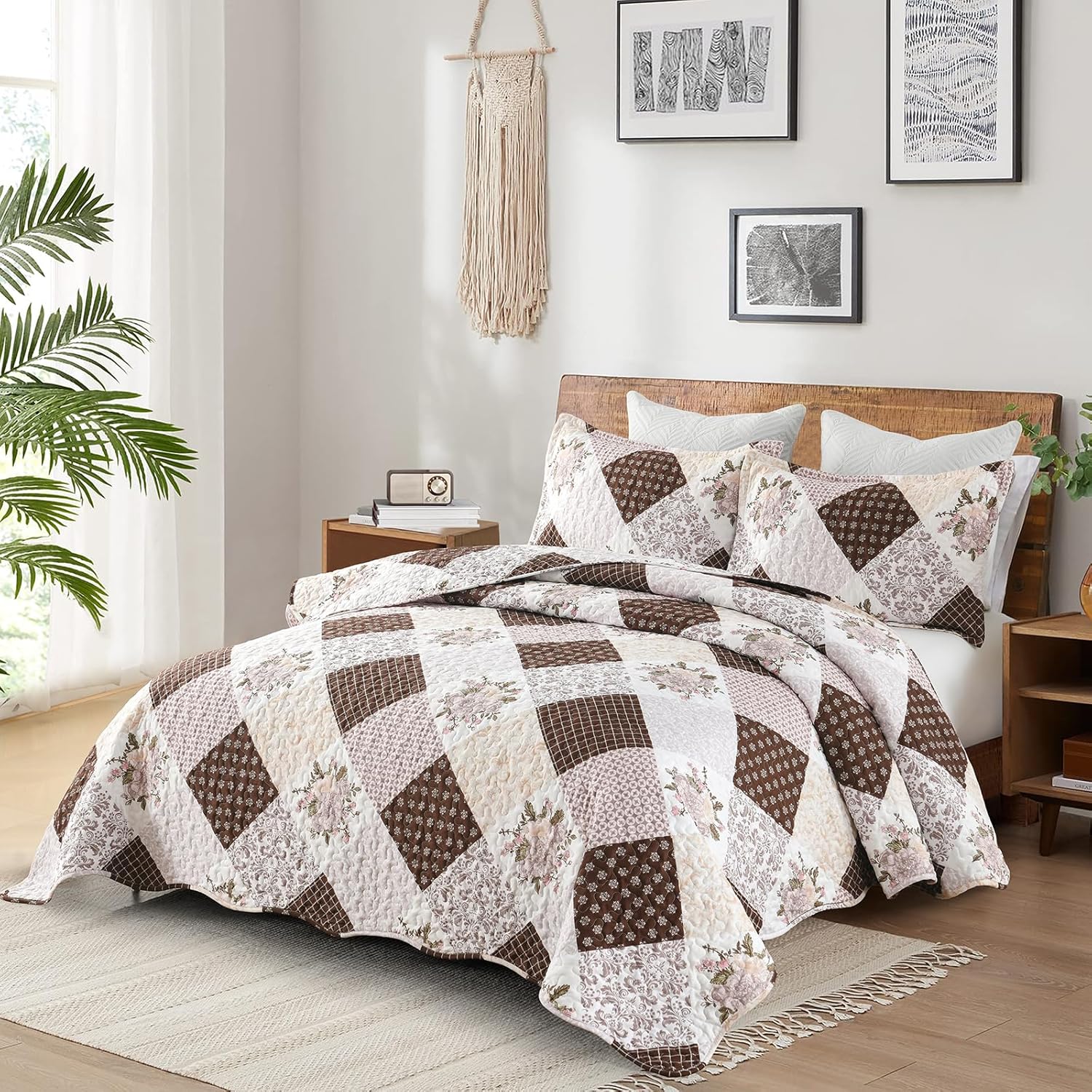 Dinjoy Juego de edredón de retazos a cuadros florales, tamaño King, juego de ropa de cama reversible marrón y rosa, colcha ligera de microfibra