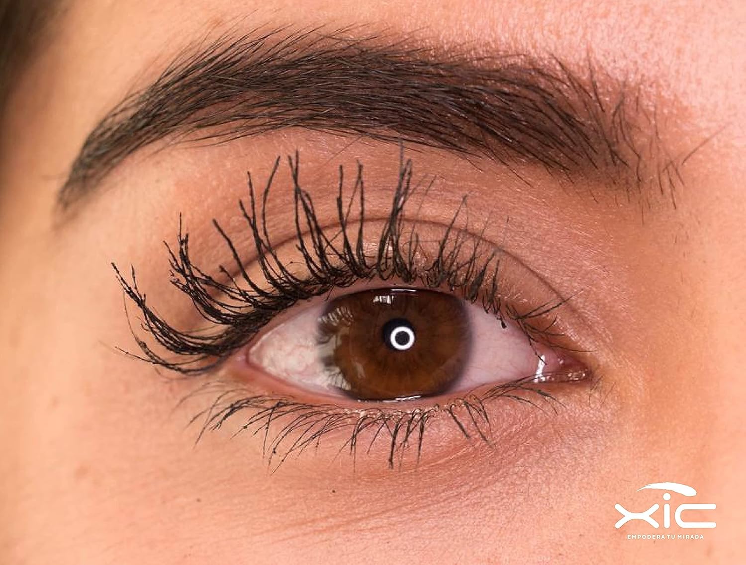 XiC Glam. Máscara negra intensa, no baja las pestañas, resistente al sudor, máscara impermeable especial para ejercicios y extracciones. Sin grumos.