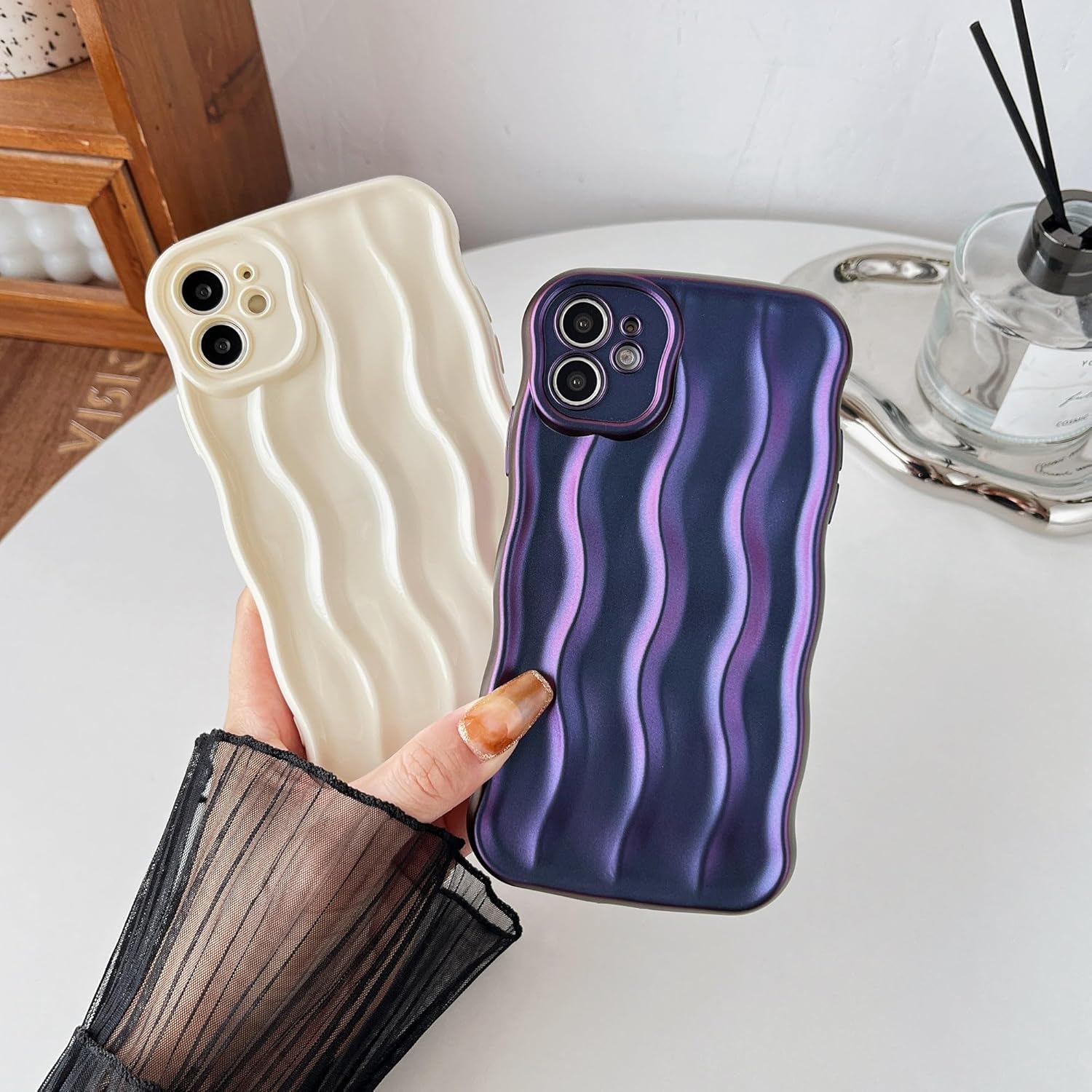 Caseative Funda para iPhone 11, funda suave con marco de onda rizada con patrón de ondulación de agua (blanco)