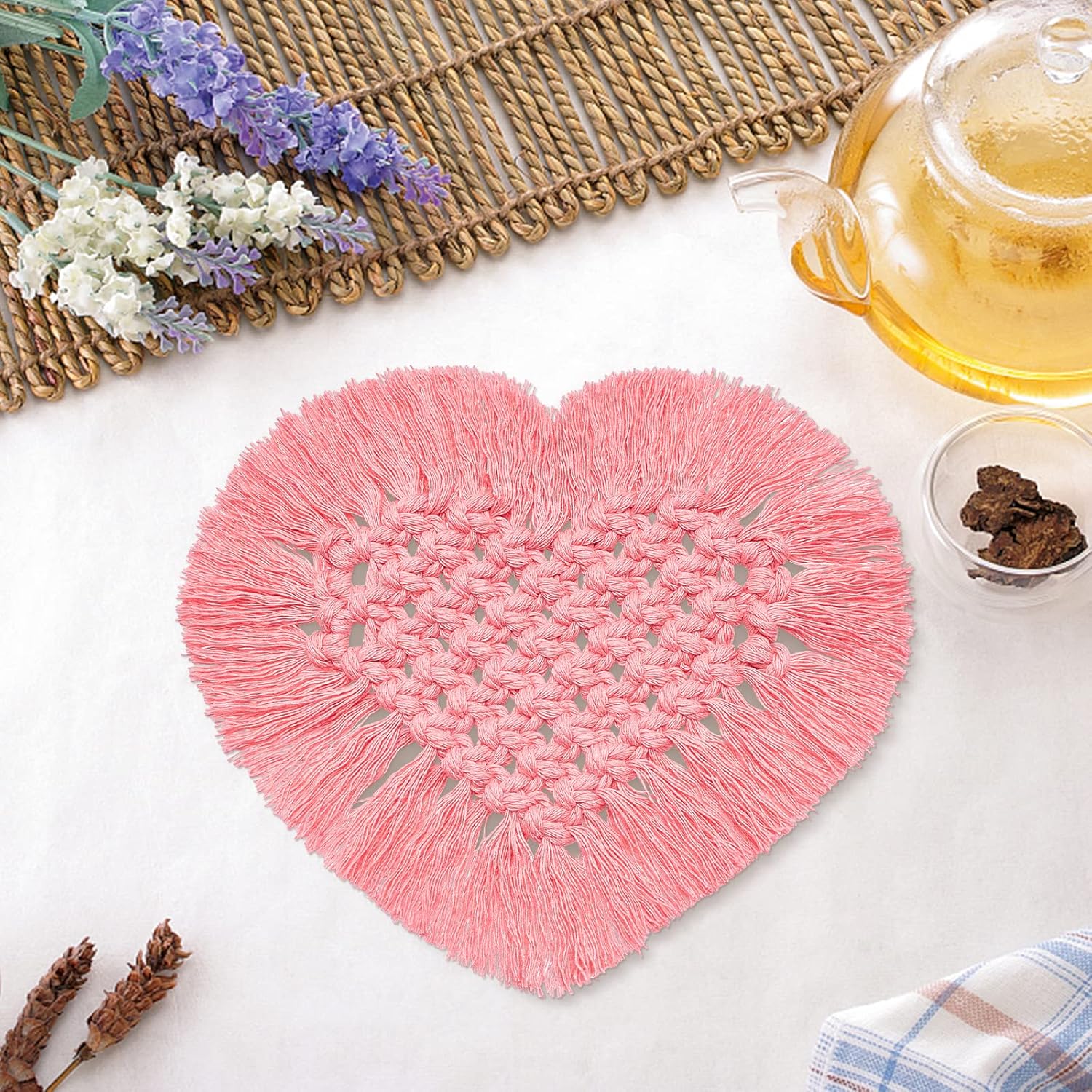 WEBEEDY Kit de macramé, juego de posavasos de macramé con forma de corazón, 4 piezas de macramé bohemio para bebidas absorbentes