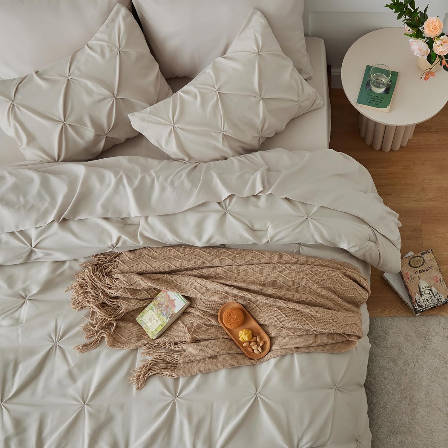 CozyLux Juego de edredón de tamaño matrimonial  7 piezas de edredón de tamaño matrimonial, color beige, gris con pintuck en una bolsa, juegos de