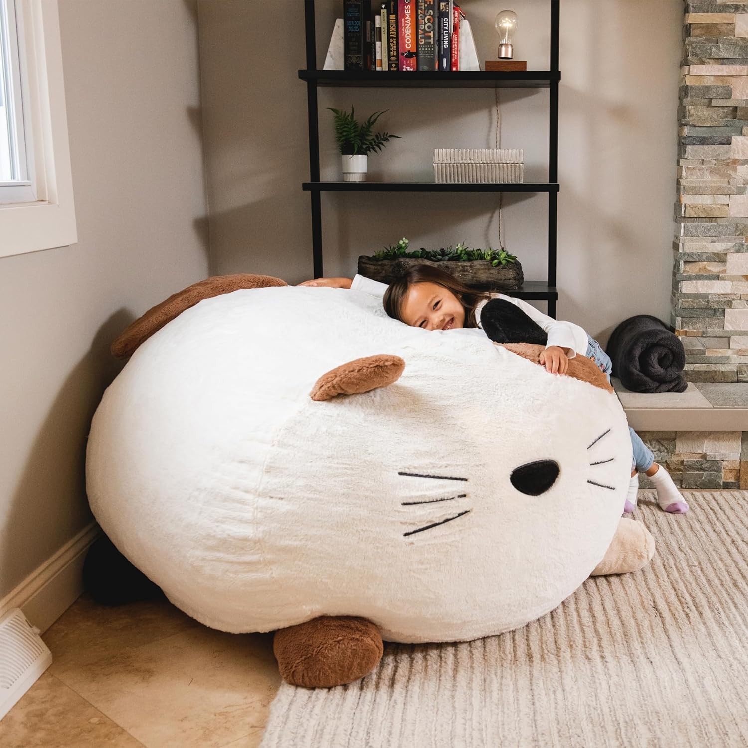 Big Joe Wild Things – Puf de animales relleno de espuma con funda extraíble, Francesca Feline Snugglepuff, piel sintética suave, 3 pies de grande