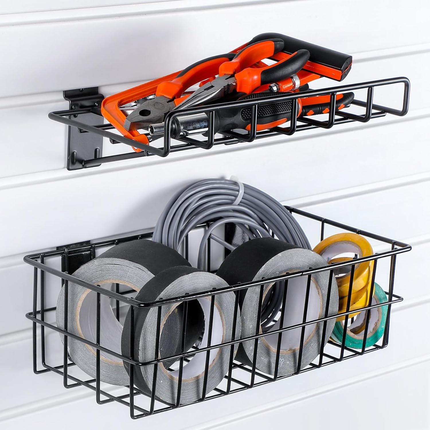 Juego de 8 cestas de Slatwall, 4 cestas de metal ventiladas, cestas montadas en pared, 4 estantes colgantes de pared de Slatwall, accesorios para