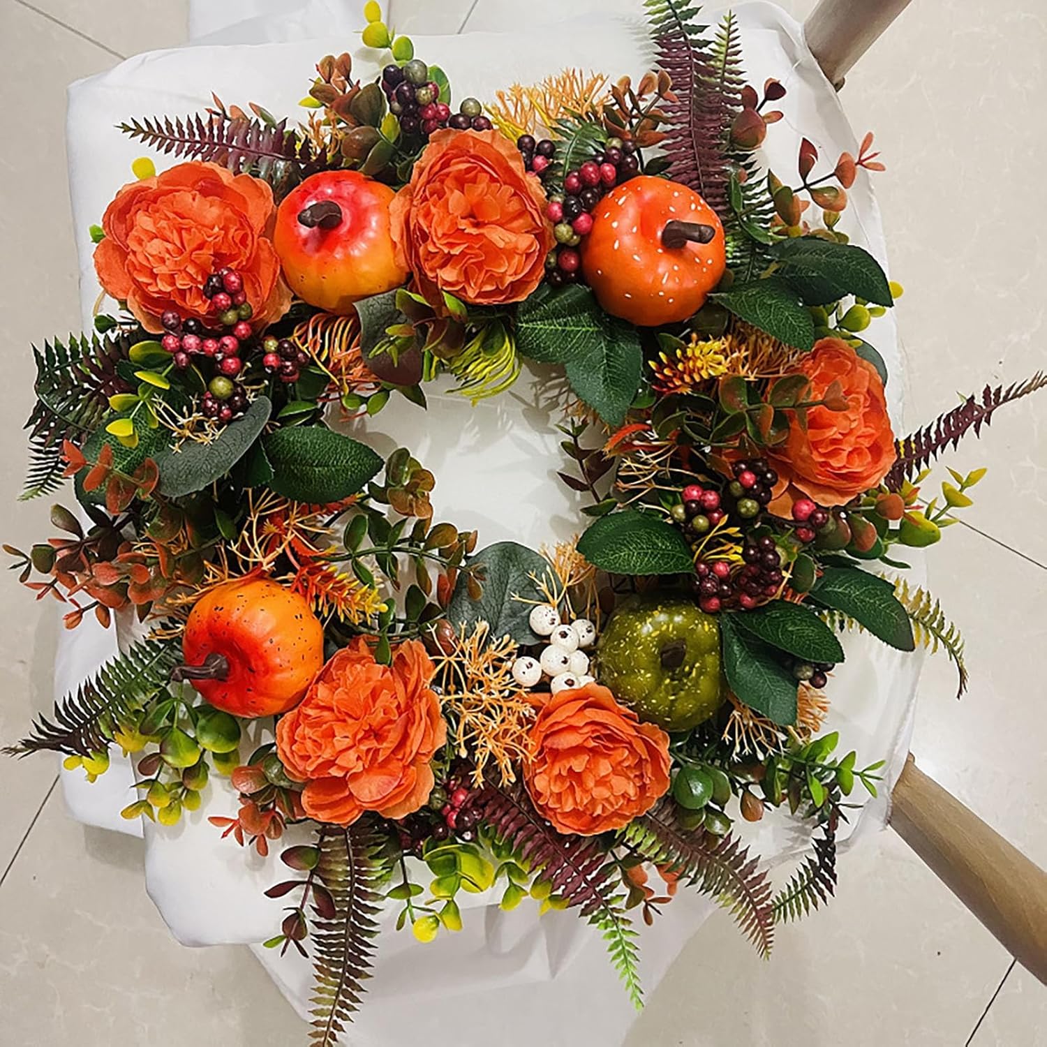 Corona de otoño 2024 de peonía y calabaza durante todo el año, coronas de otoño de granja para puerta delantera, corona de otoño duradera con bayas