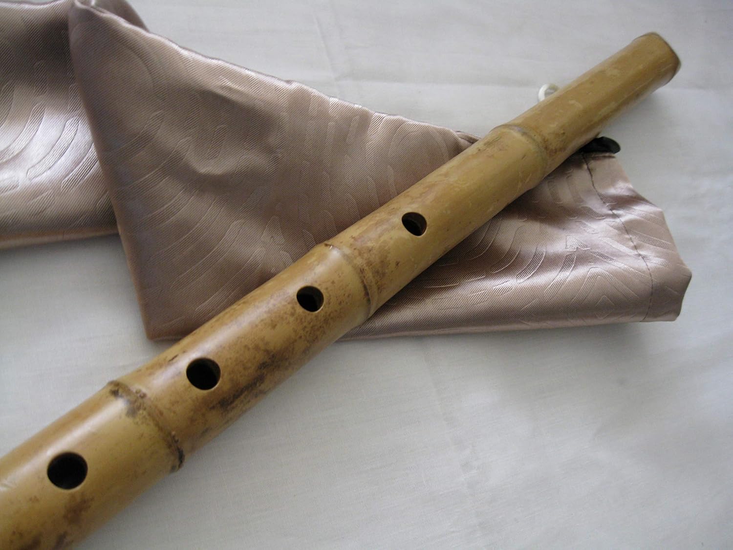 1.8 Zen Shakuhachi. Instrumento pentatónico. w. Boquilla de bambú natural y extremo de raíz.
