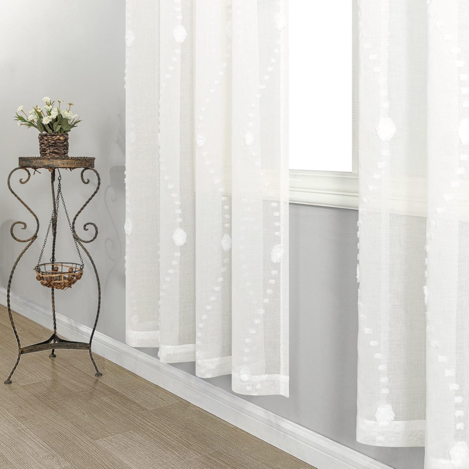 KOUFALL Juego de 2 paneles de 108 pulgadas de largo, con diseño de pompones, cortinas transparentes para ventana de sala de estar y dormitorio,