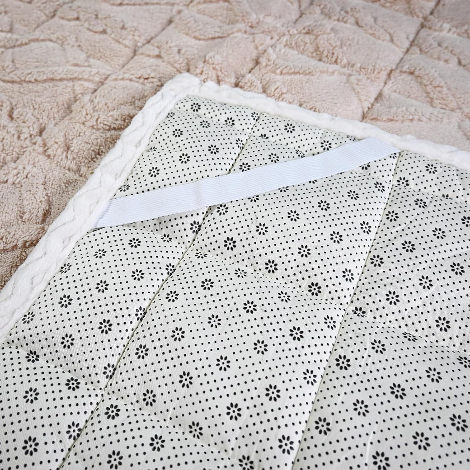 Beyeutao Alfombras de terciopelo grandes para dormitorio, sala de estar, alfombra mullida de 6 x 6.6 pies, alfombra antideslizante color camello
