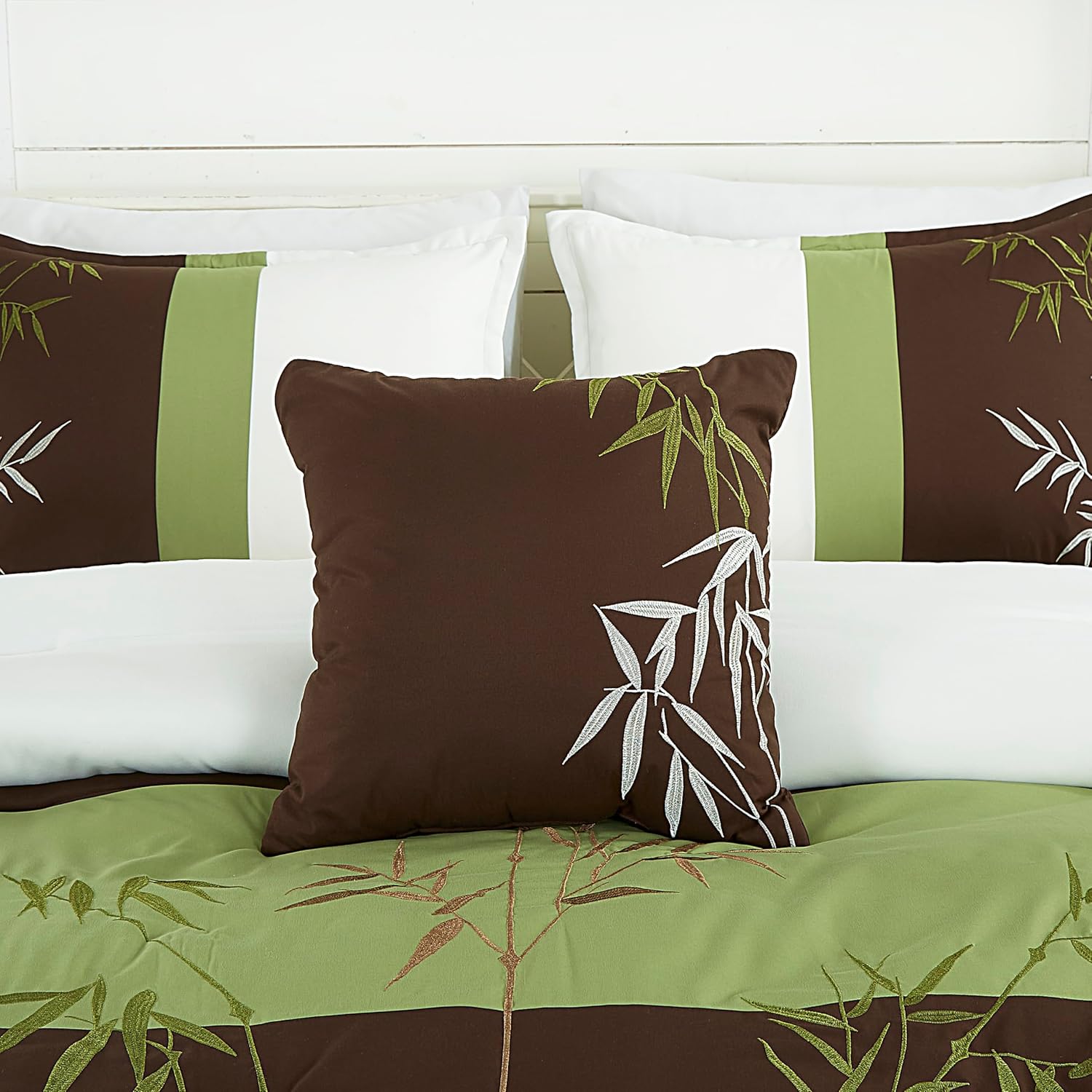 Chezmoi Collection Bengal – Juego de edredón bordado de bambú de 7 piezas, tamaño California King, ropa de cama de microfibra de hierba de bambú