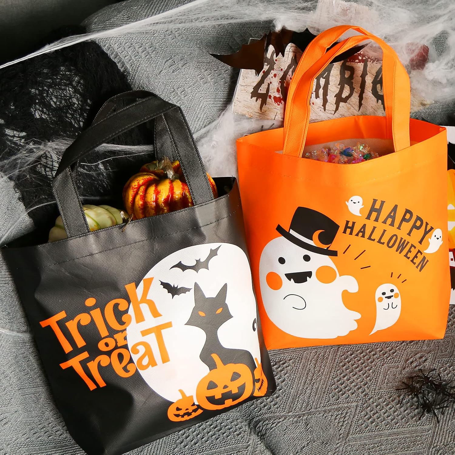 Shindel 24 bolsas de Halloween para dulce o truco, 13 x 10.2 pulgadas, grandes bolsas no tejidas para dulces y golosinas para niños, bolsas de