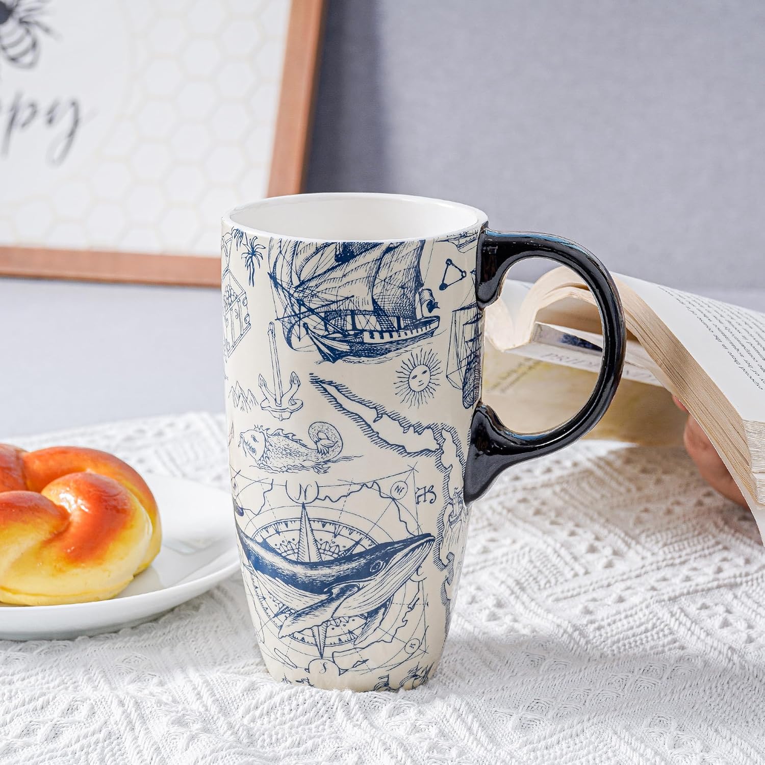 Voltogar Taza de café de viaje de cerámica con tapa, regalo para el hogar y la oficina, taza de té alta de porcelana de 17 onzas con mango de arte