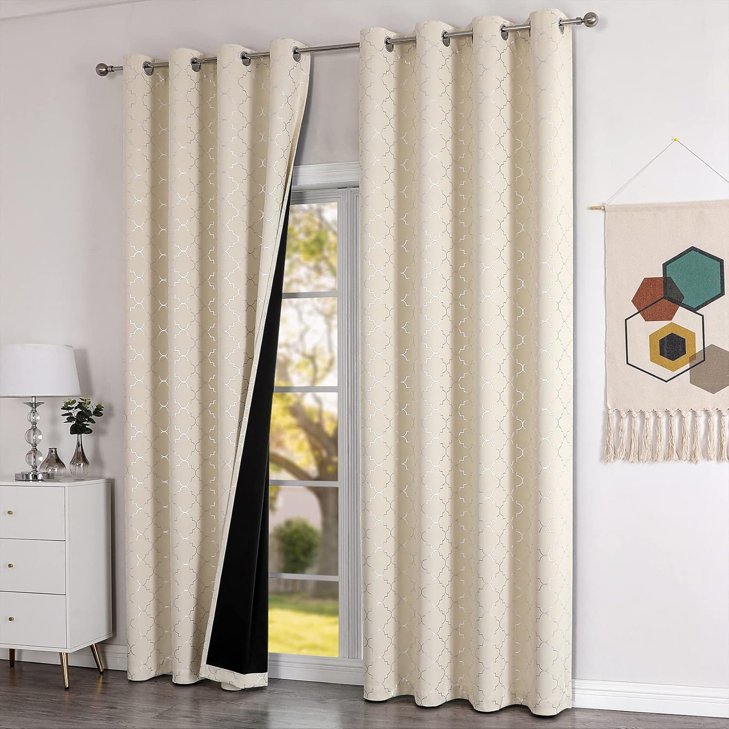 Enactex Cortinas 100% opacas completas de 63 pulgadas de largo, con aislamiento térmico, color beige, con patrón geométrico plateado metálico,