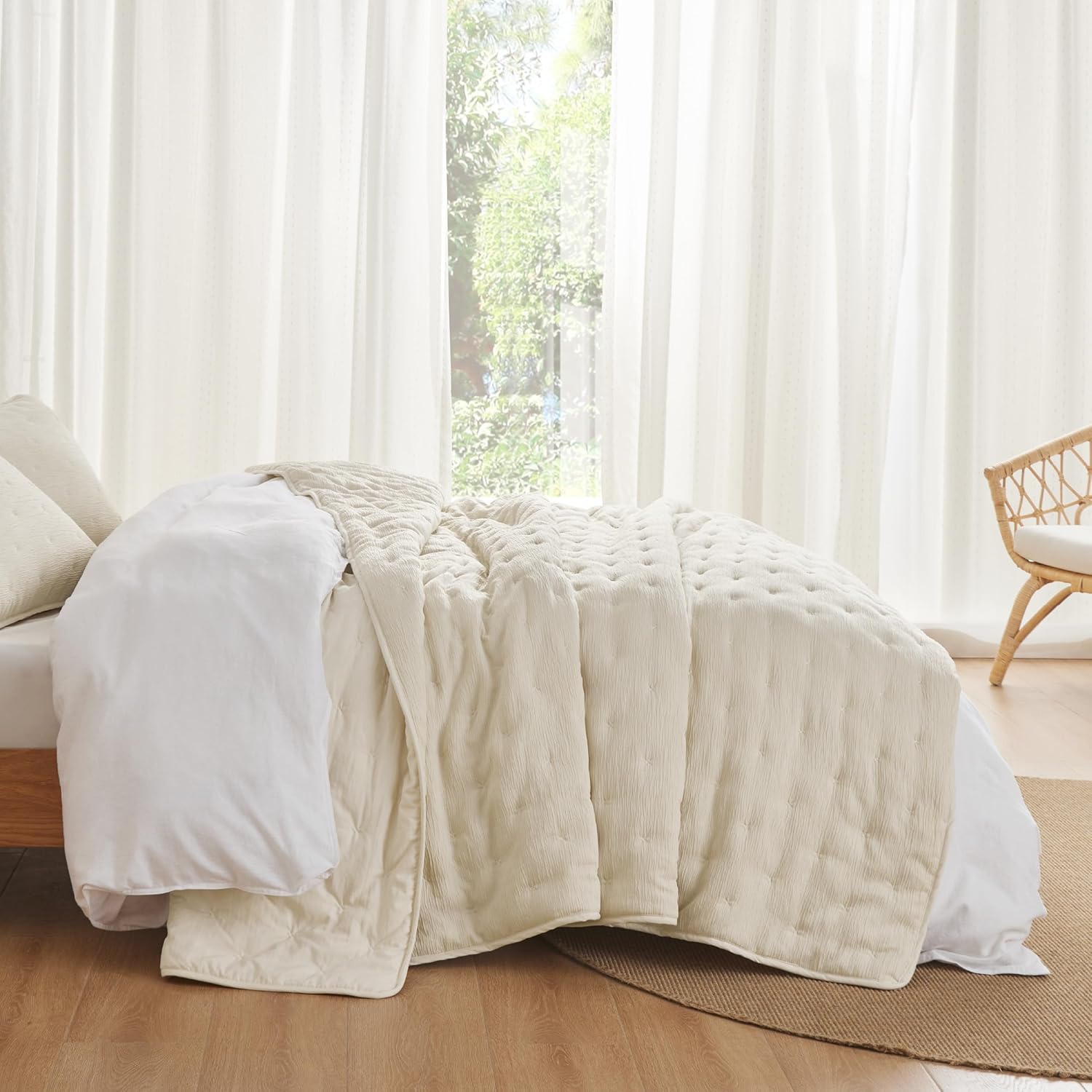 Bedsure Colcha beige tamaño King  Juego de ropa de cama ligero y suave para todas las estaciones, juego de edredón de punto de cruz, 3 piezas, 1