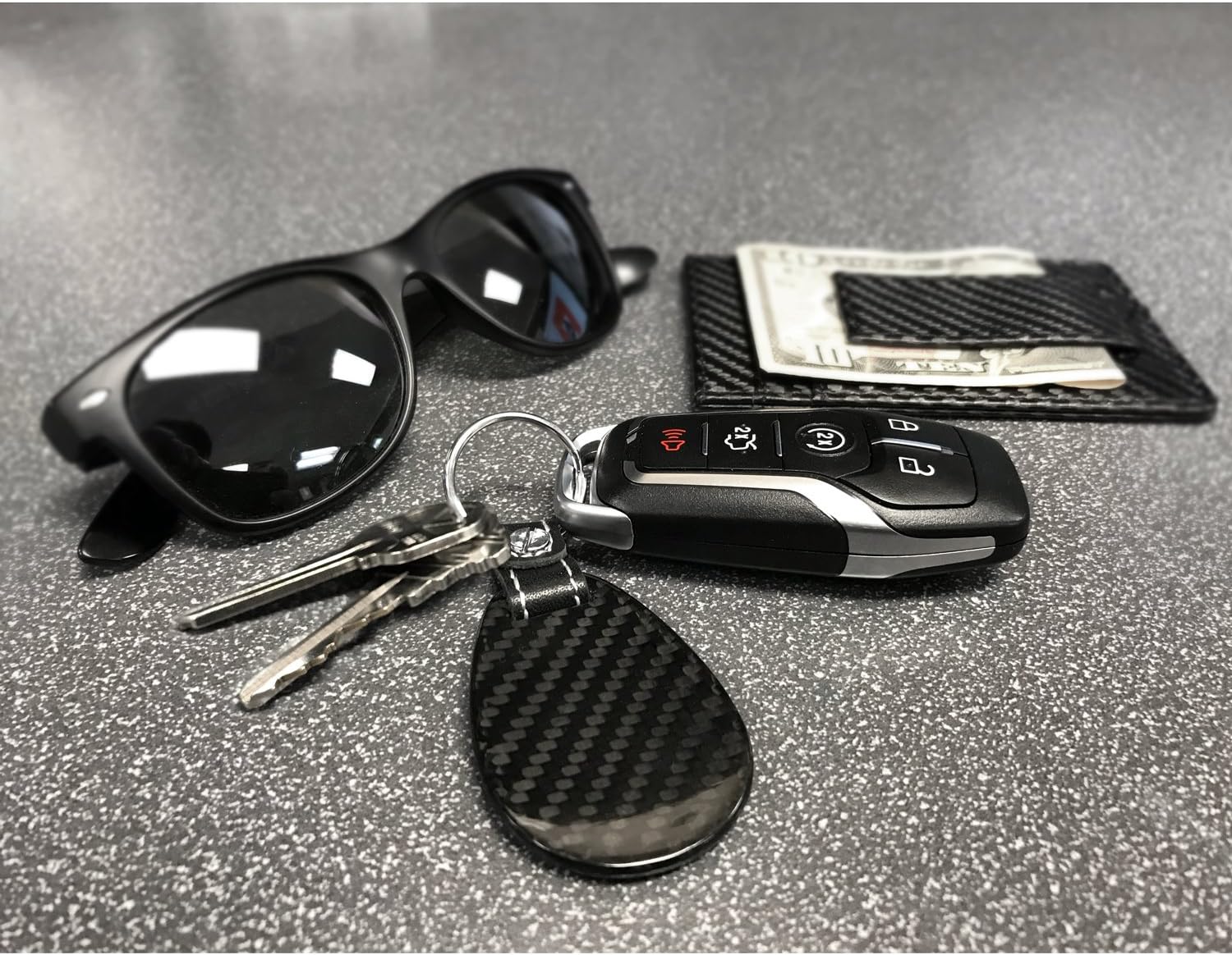 Compatible con marcas de garra Ford F-150 Raptor, fibra de carbono negra real con correa de cuero, llavero grande de lágrima