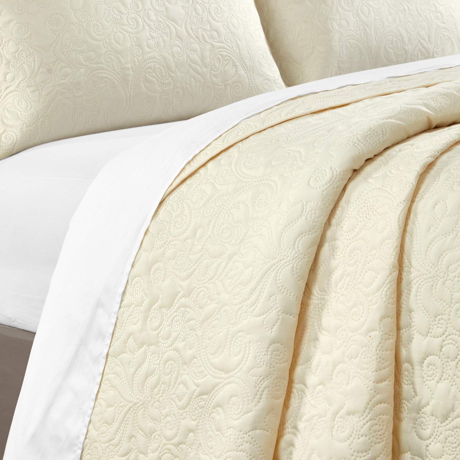 Chic Home Sachi – Juego de edredón de 3 piezas con diseño de pergamino floral, fundas de almohada incluidas, tamaño King, color beige