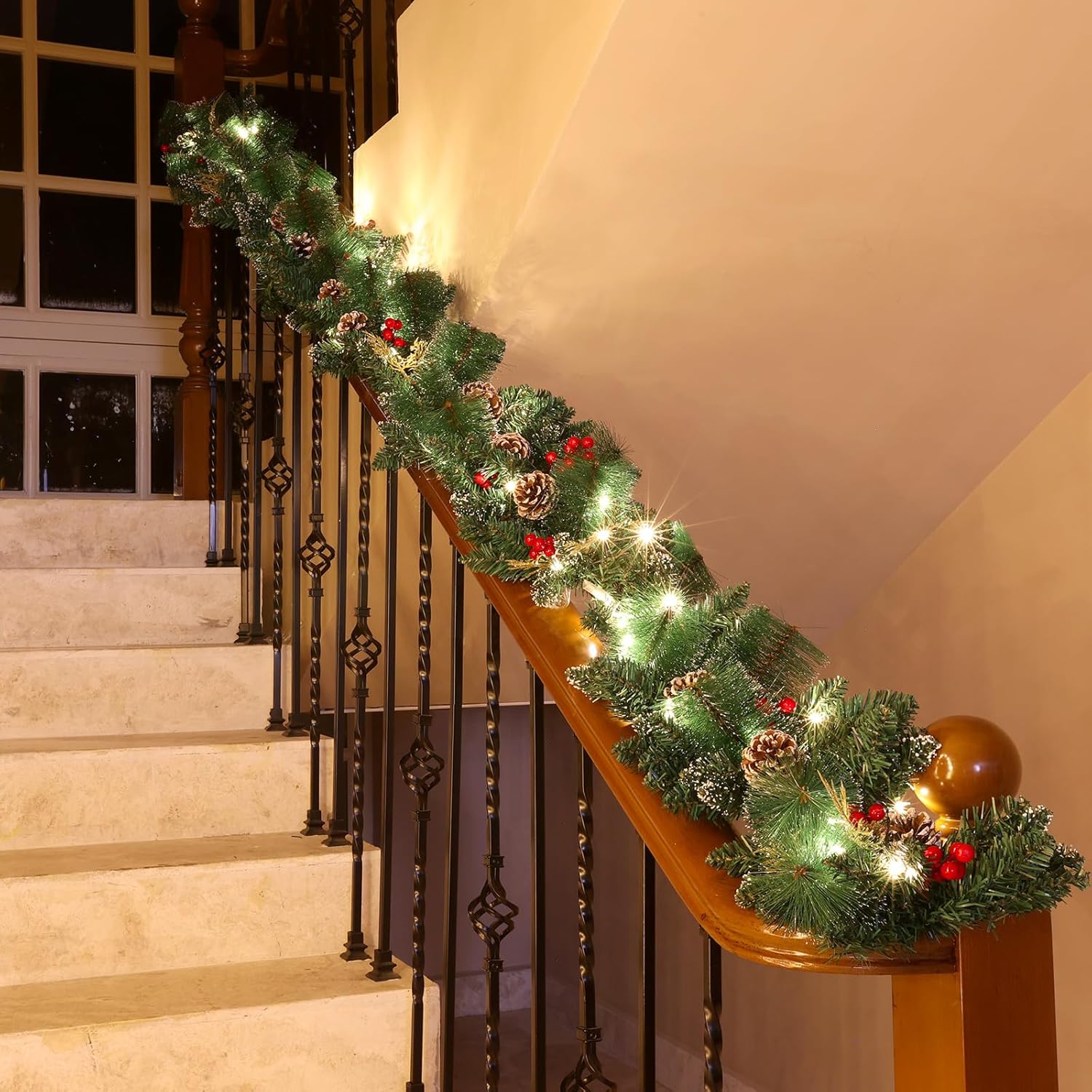 Joyhalo Guirnalda de Navidad de 9 pies con luces que funciona con pilas, guirnalda de Navidad preiluminada al aire libre para manto, guirnalda de