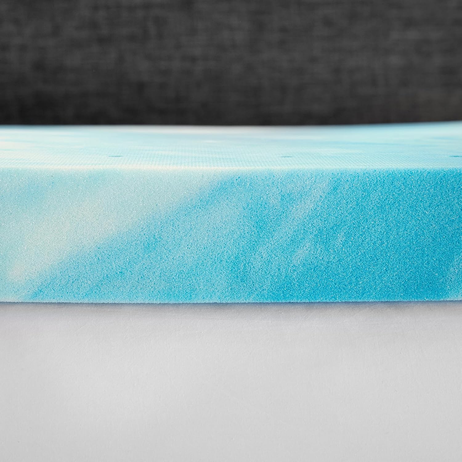 Essentials – Cubrecolchón de espuma viscoelástica de 2 pulgadas, espuma viscoelástica de gel refrescante, diseño ventilado, espuma certificada