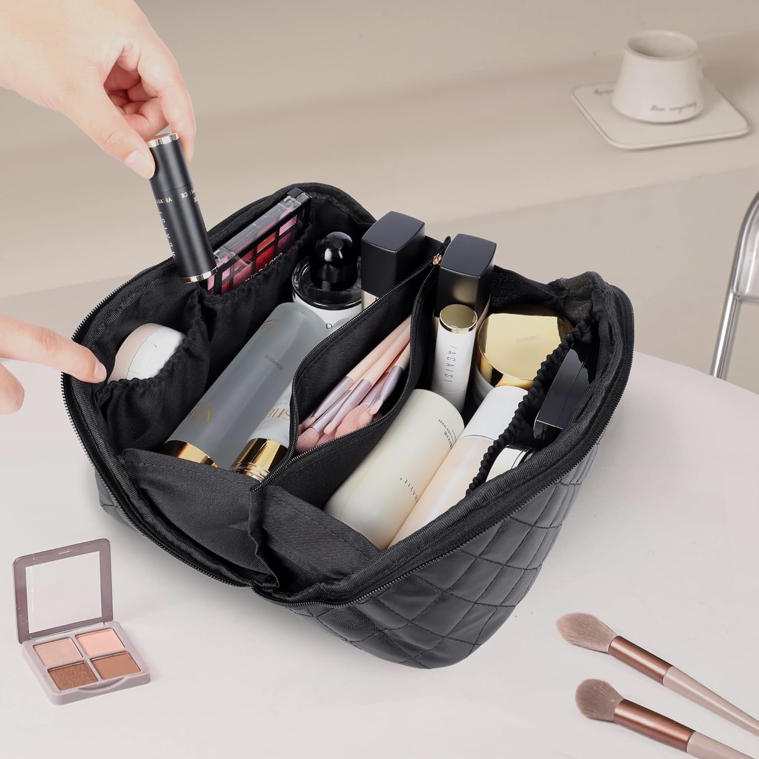 Ineowelly Abre una bolsa de cosméticos plana, Negro –