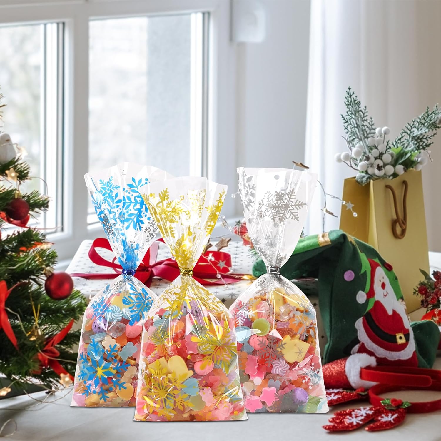CCINEE 180 bolsas de celofán de Navidad para niños, bolsas de regalo de copo de nieve de Navidad con lazos metálicos para suministros de fiesta,