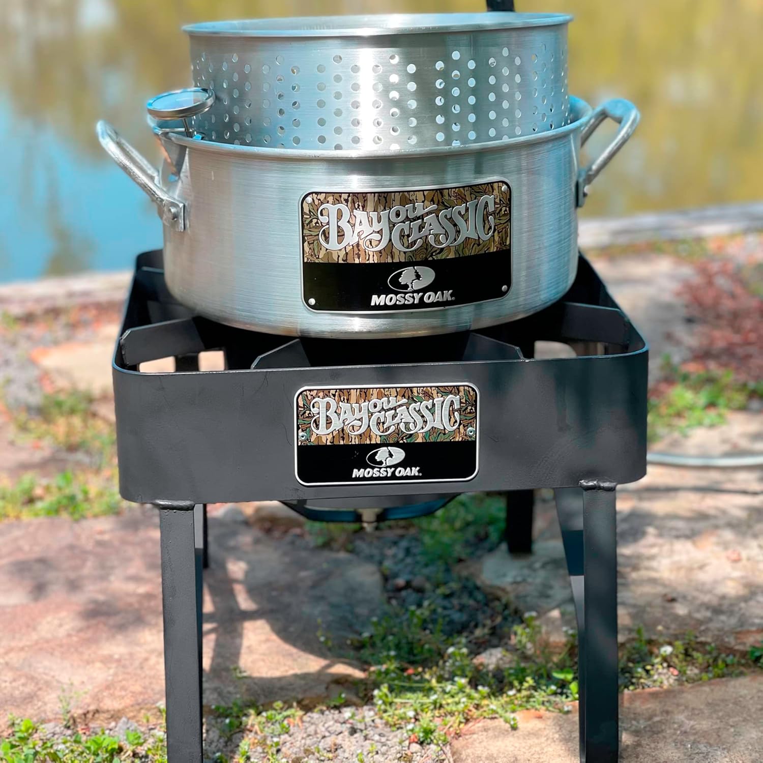 Bayou Classic Olla de aluminio de 14 cuartos de galón de roble musgoso de 47.62 oz con tapa y cesta perforada de aluminio con asas remachadas de