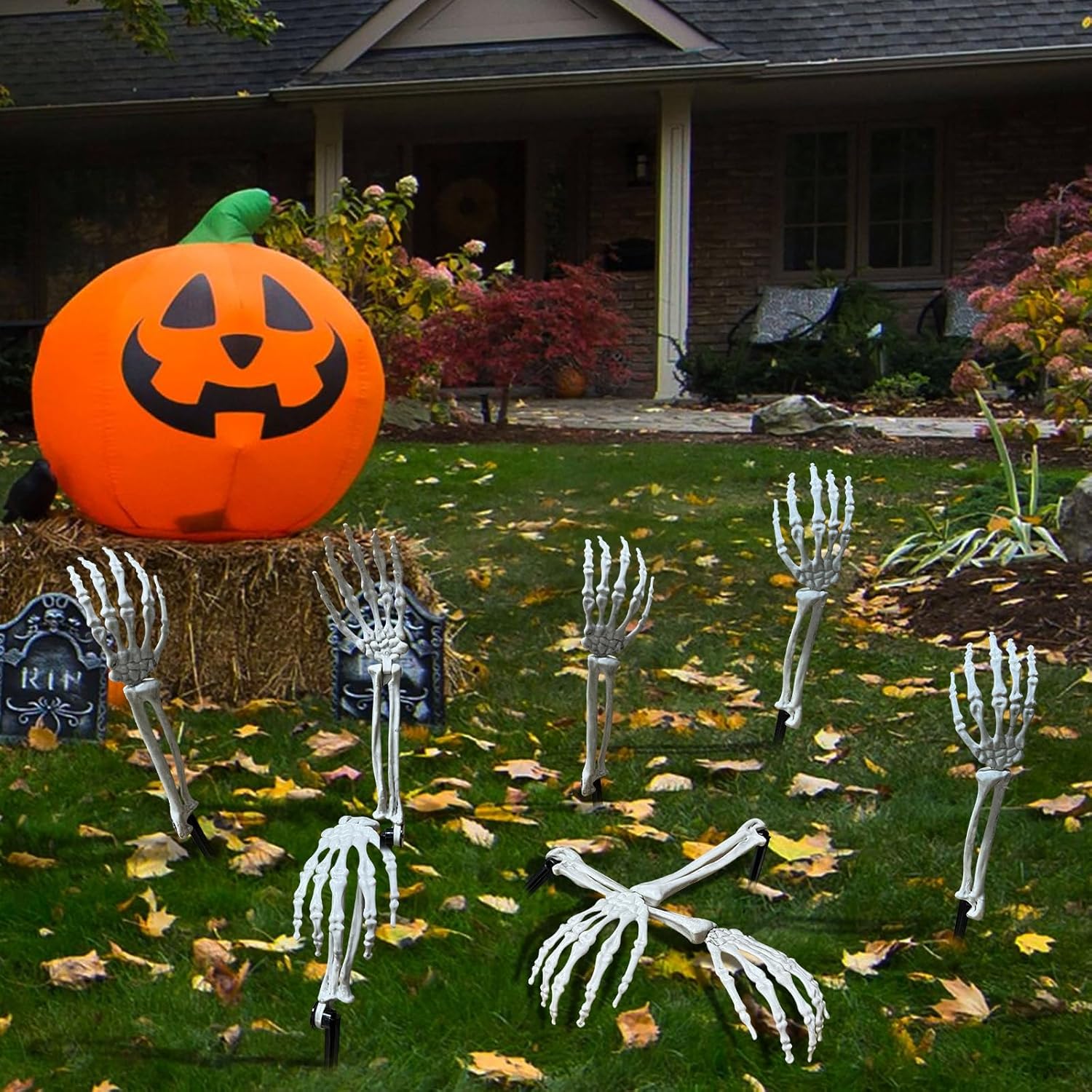8 estacas de esqueleto de aspecto realista, manos esqueléticas de plástico divididas, brazos zombi de Halloween, estacas de césped para decoración