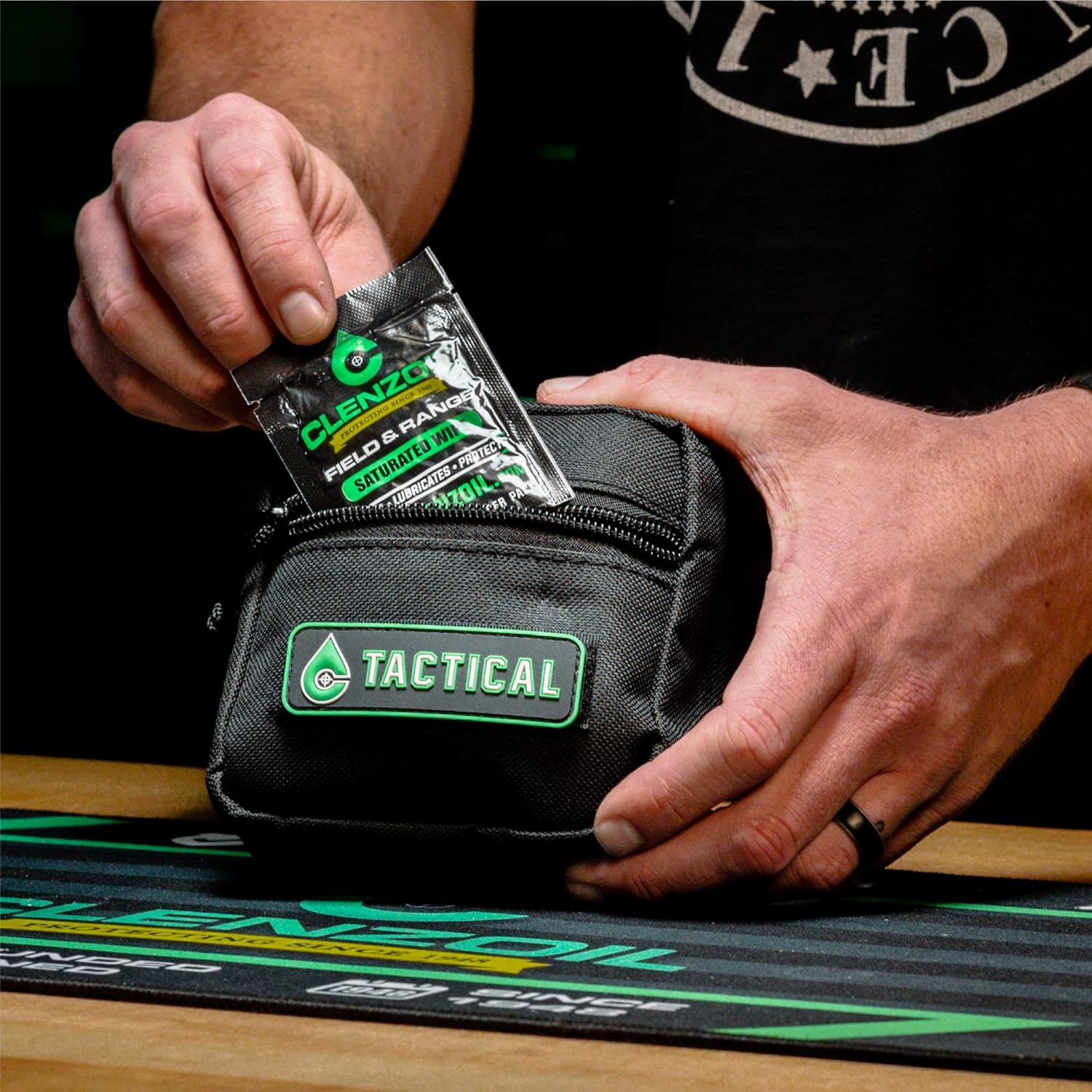 CLENZOIL Field & Range – Paquetes de toallitas de aceite saturadas de un solo uso  Toallitas CLP individuales  Aceite de limpieza de pistola de un