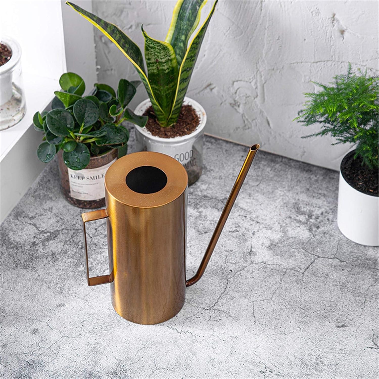 Aspersor de latón para interiores y exteriores, acero de metal de 1.5 L, estilo retro, para el hogar, riego de agua (amarillo, tamaño único)