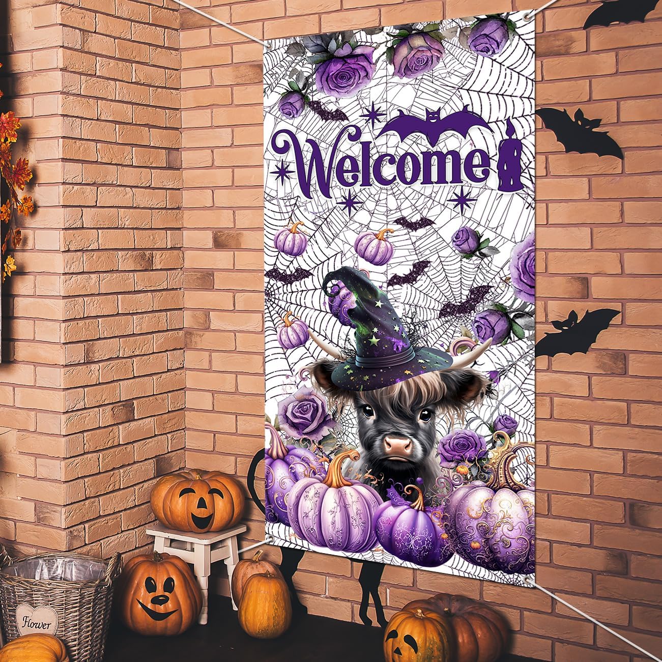 Decoraciones para puerta de Halloween, pancartas de bienvenida de Halloween, vaca de las tierras altas con sombrero de bruja, calabaza morada,