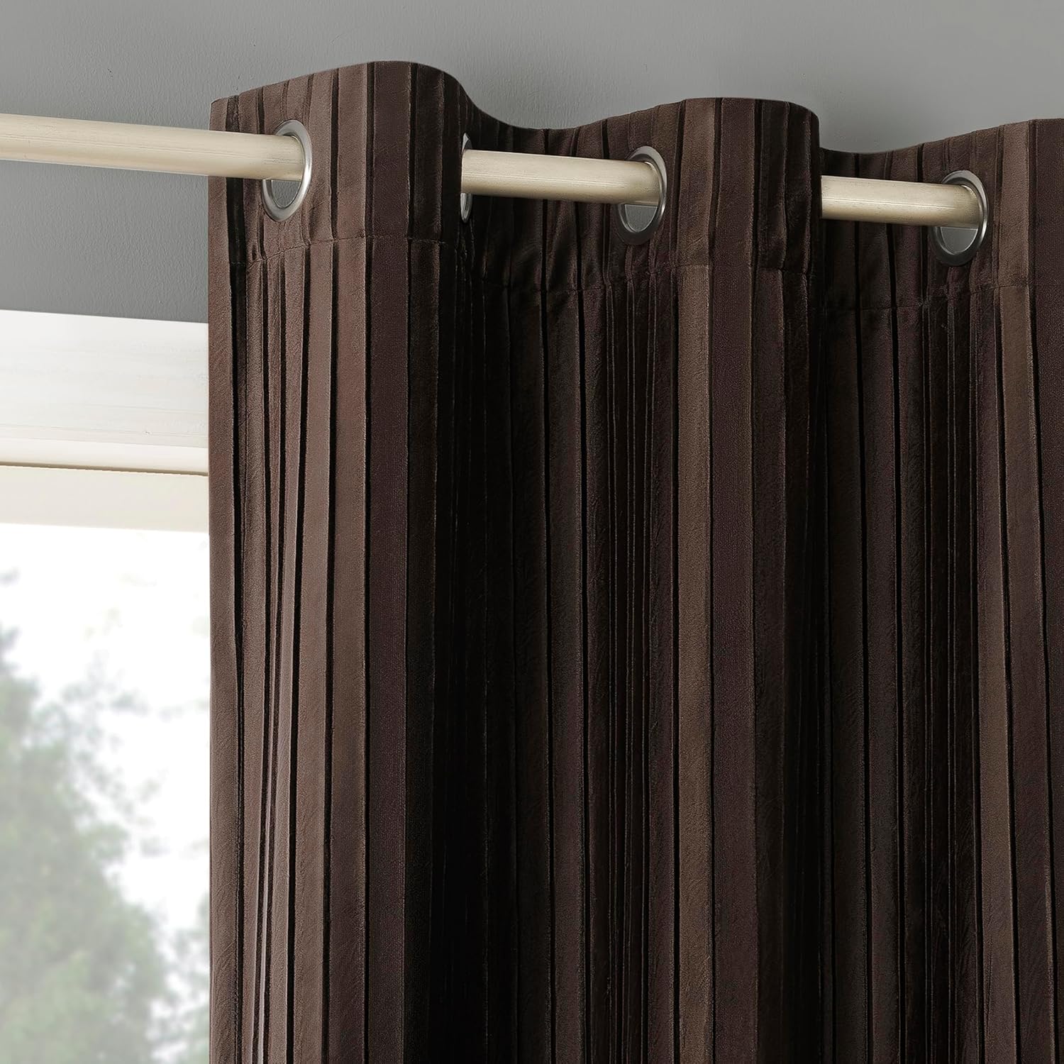 Sun Zero Scarlett – Juego de 2 paneles de cortinas opacas plisadas de terciopelo que reducen el ruido, 40 x 84 pulgadas, marrón chocolate