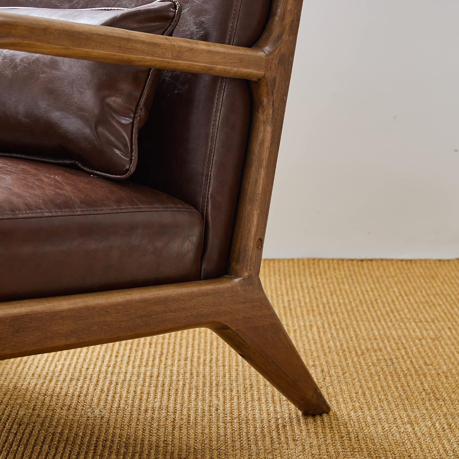 glitzhome 30.75 “H Mid Century Coffee Accent Sillón, Sillón de lectura individual Silla de salón de cuero PU con marco de madera de caucho nogal