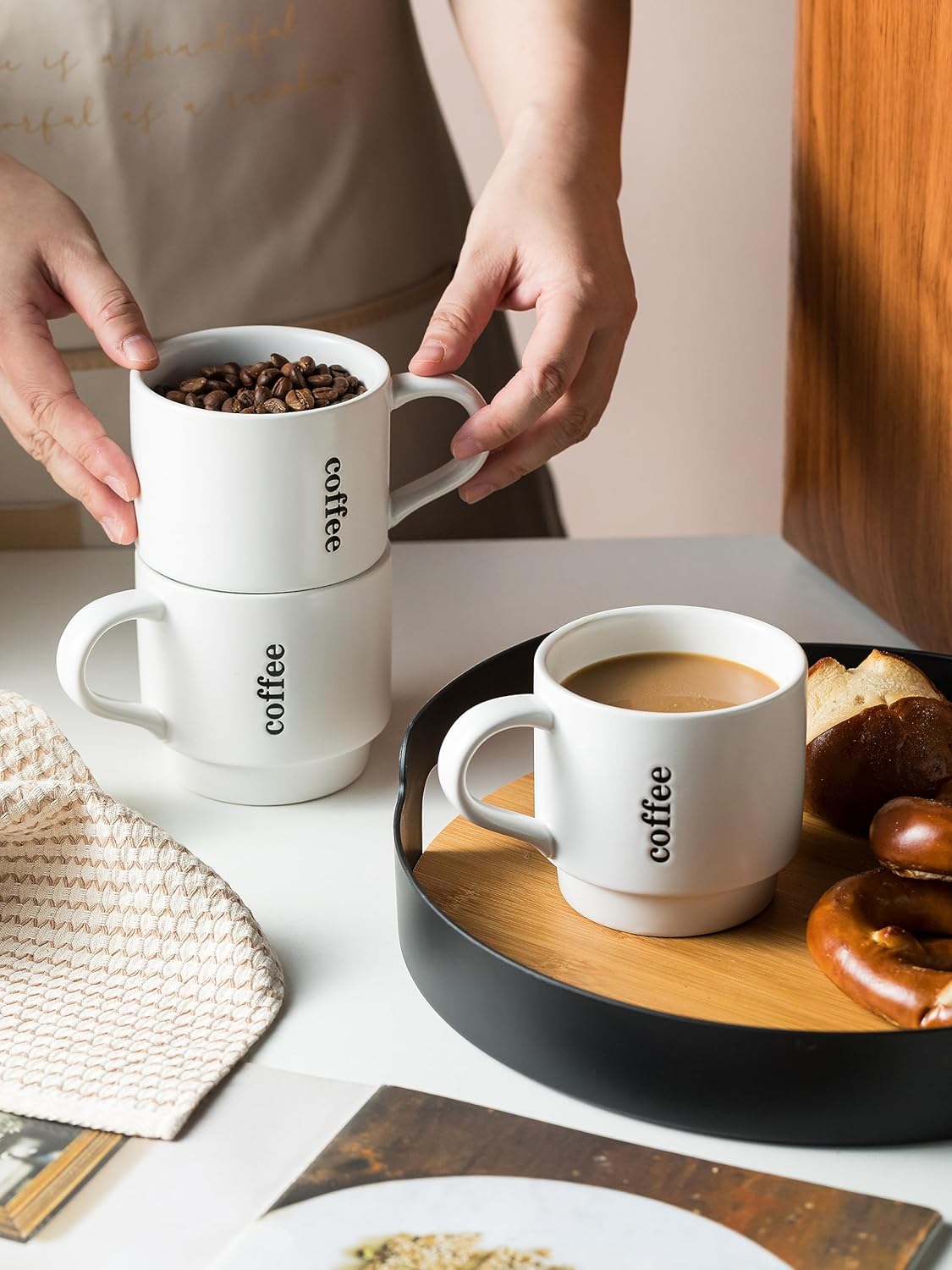 KOKUNKA Tazas de café con estante, tazas de café de cerámica grandes de 13 onzas para café, té, cacao, leche, bebidas de chocolate, aptas para