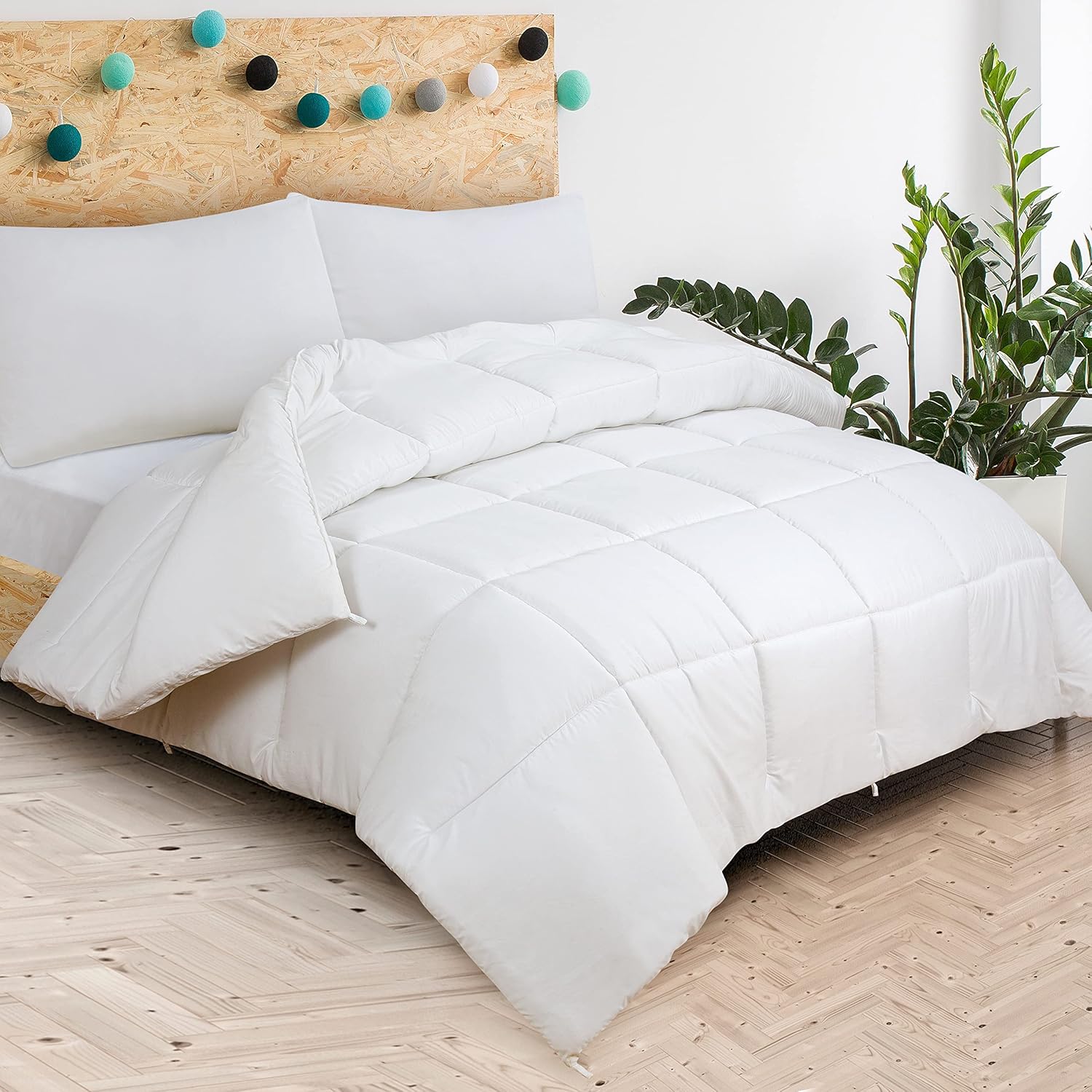 Edredón blanco 100% microfibra cepillada suave acolchado para todas las estaciones, relleno de edredón reversible con pestañas en las esquinas,