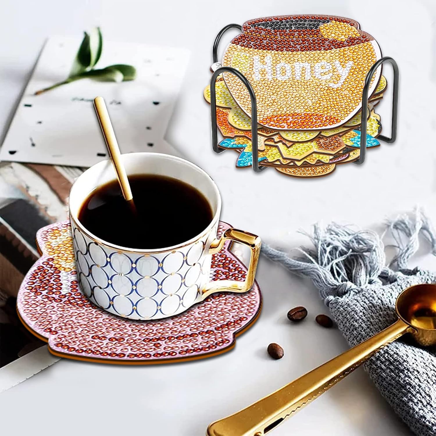 YLOLUL Juego de 10 posavasos de pintura de diamantes en forma de abeja, posavasos de pintura de diamantes con soporte para principiantes, adultos y
