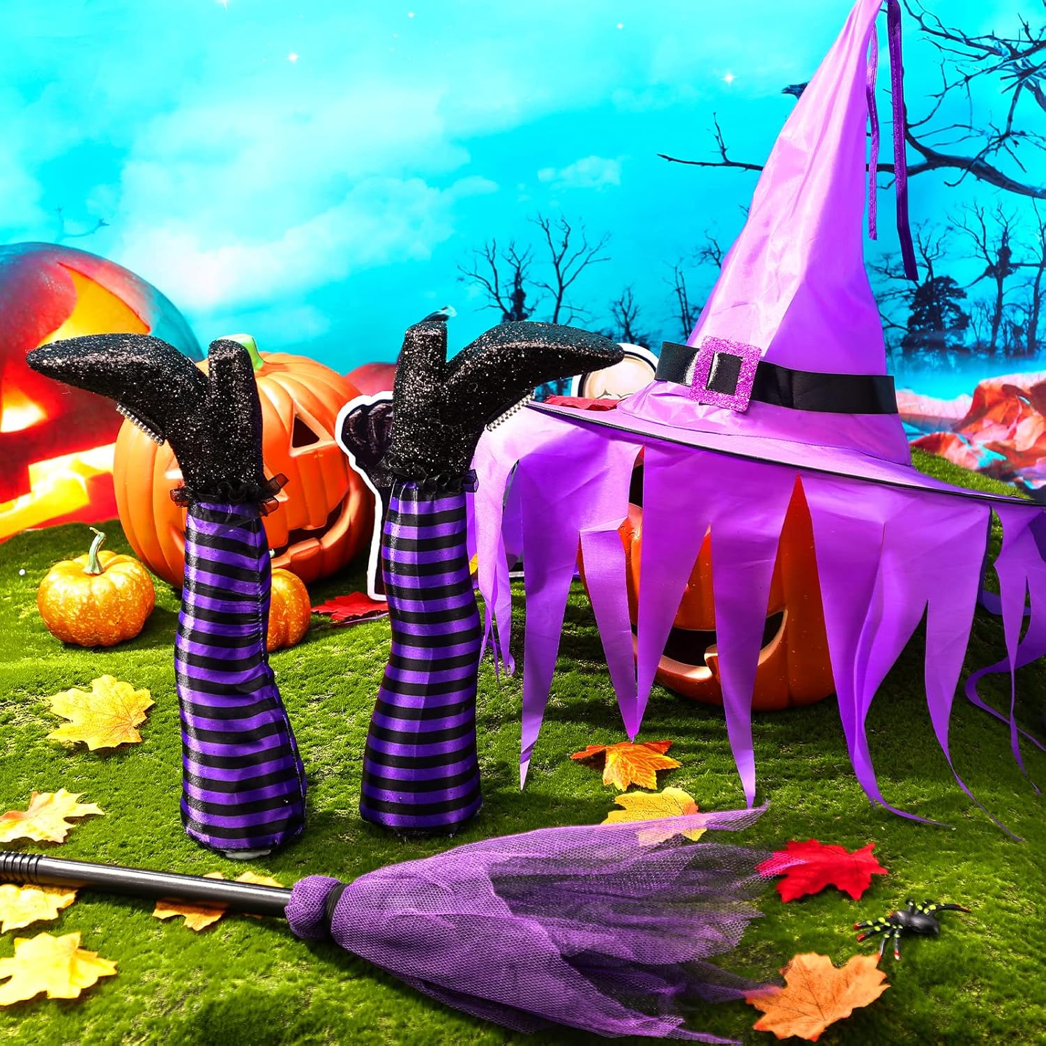 Juego de 4 piezas de patas de bruja boca abajo para Halloween, patas de bruja moradas malvadas, decoraciones con escoba y sombrero de bruja para